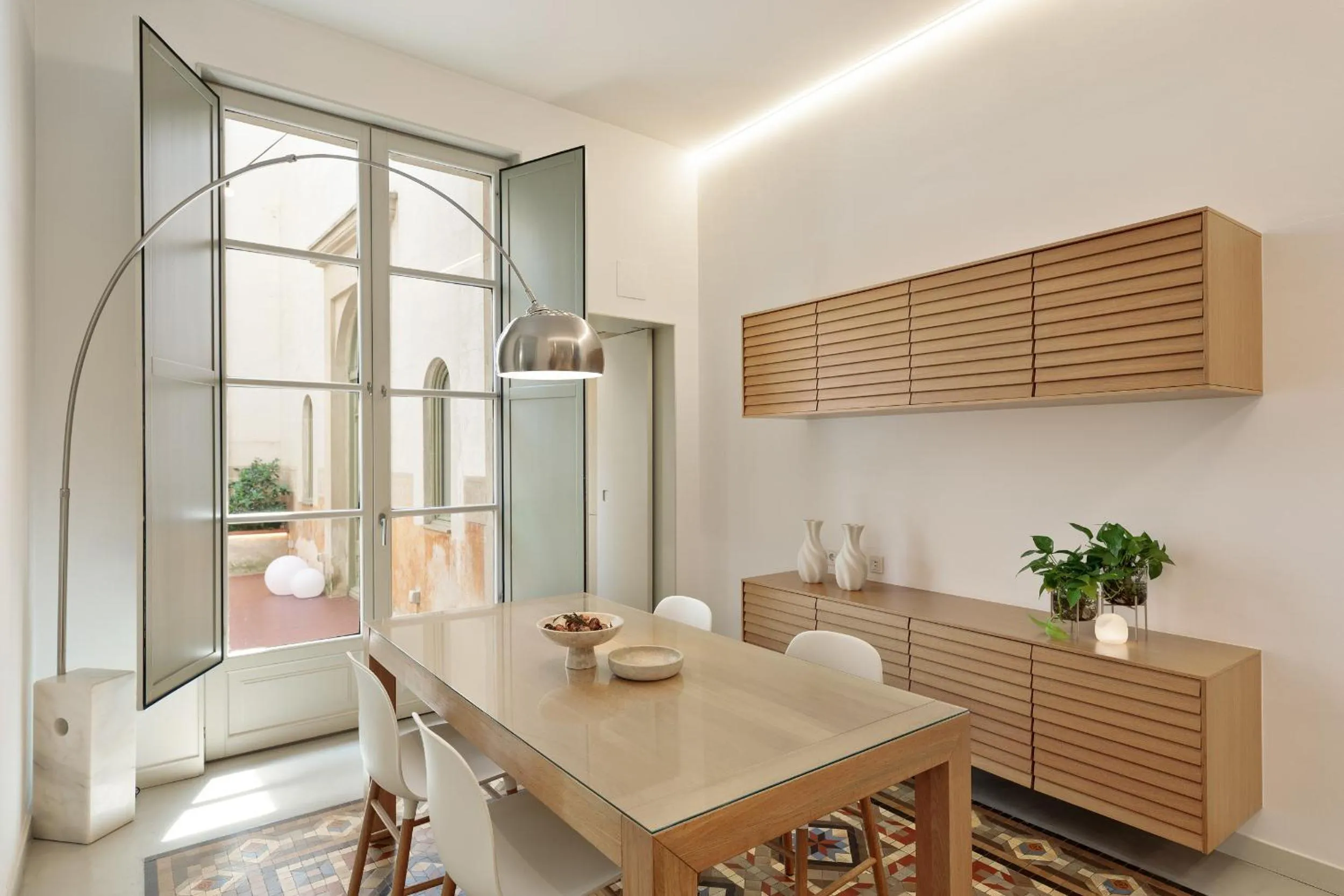 Dining area in Ola Living Portaferrissa