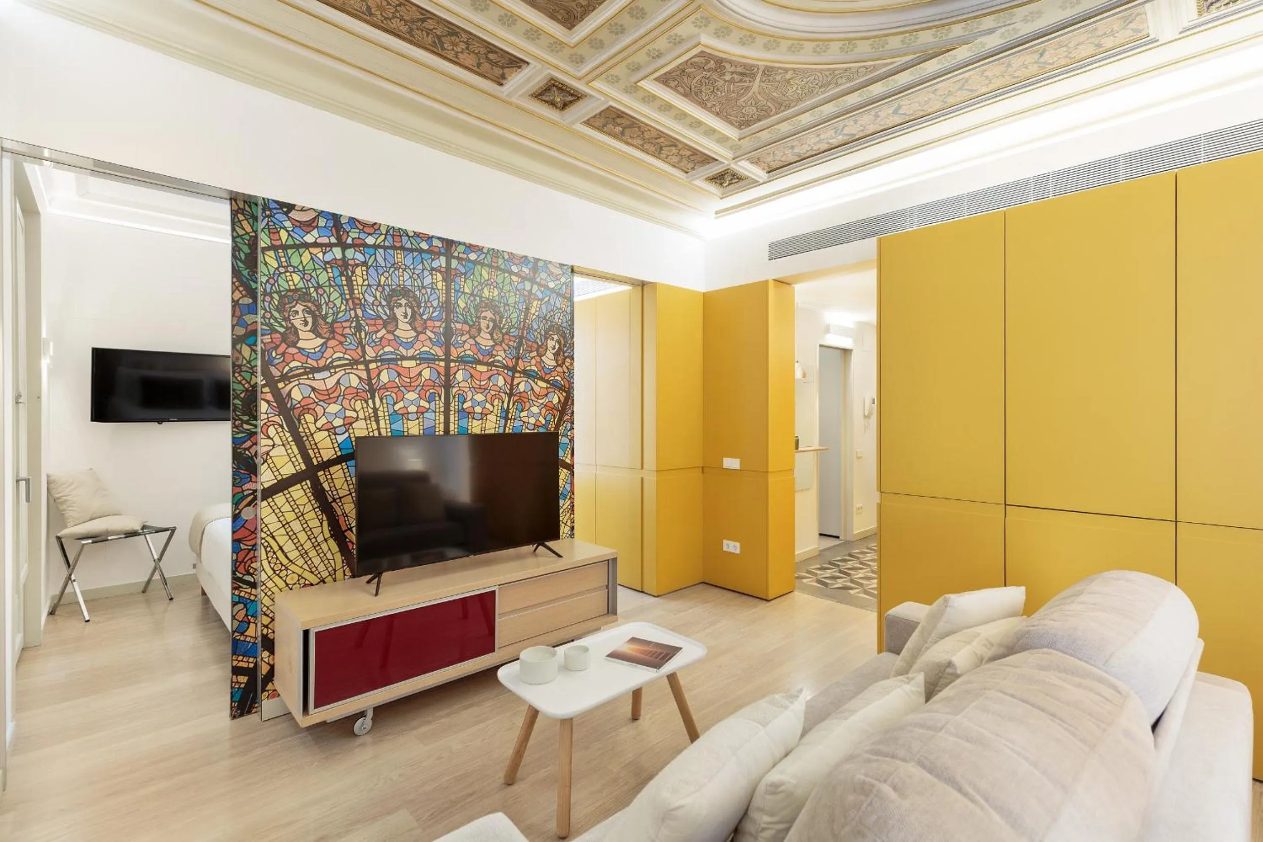 Communal lounge/ TV room in Ola Living Portaferrissa