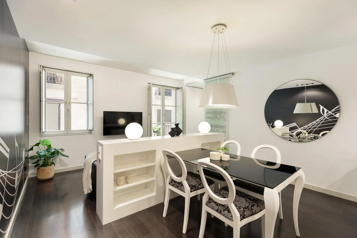 Dining area in Ola Living Portaferrissa