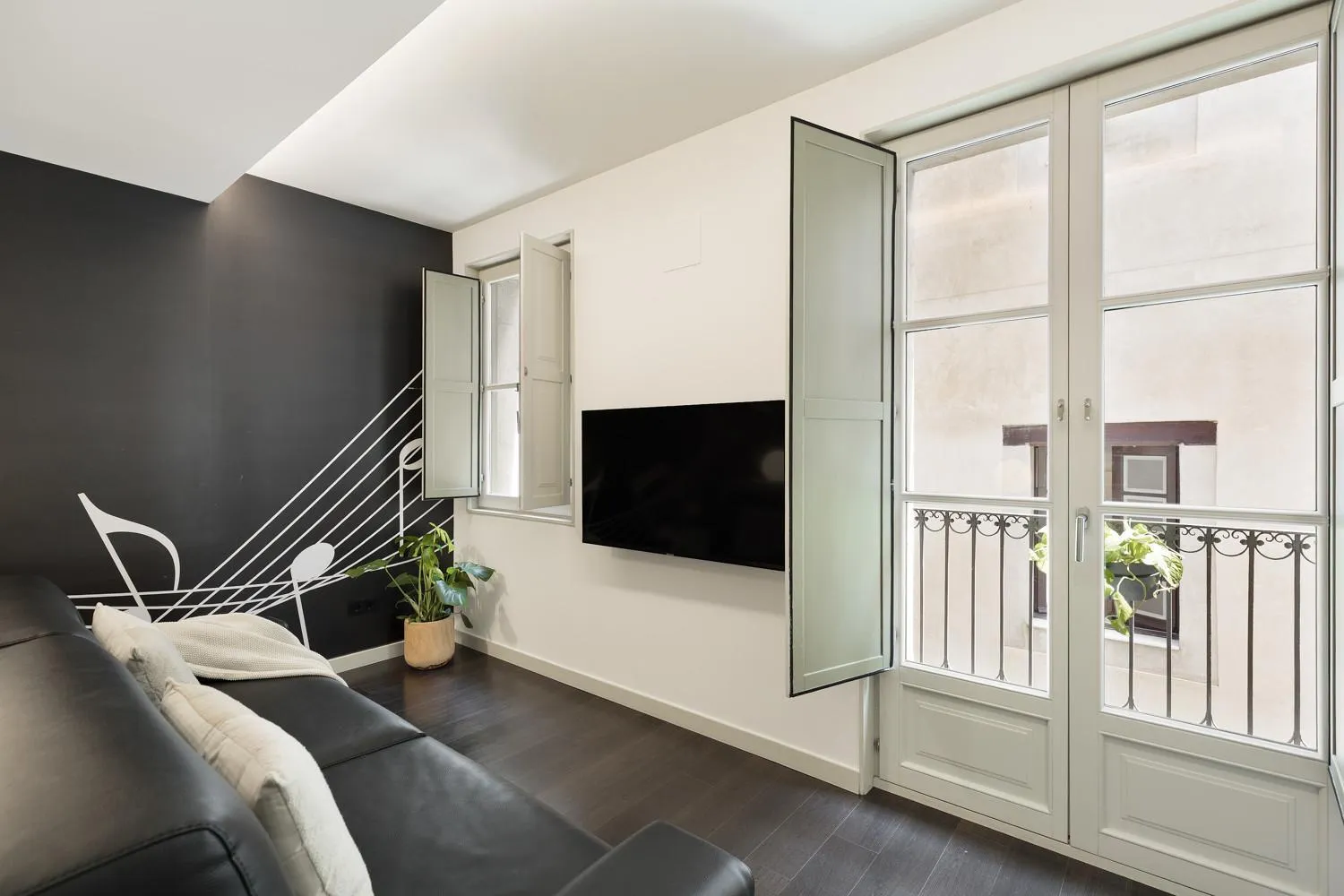 Dining area in Ola Living Portaferrissa