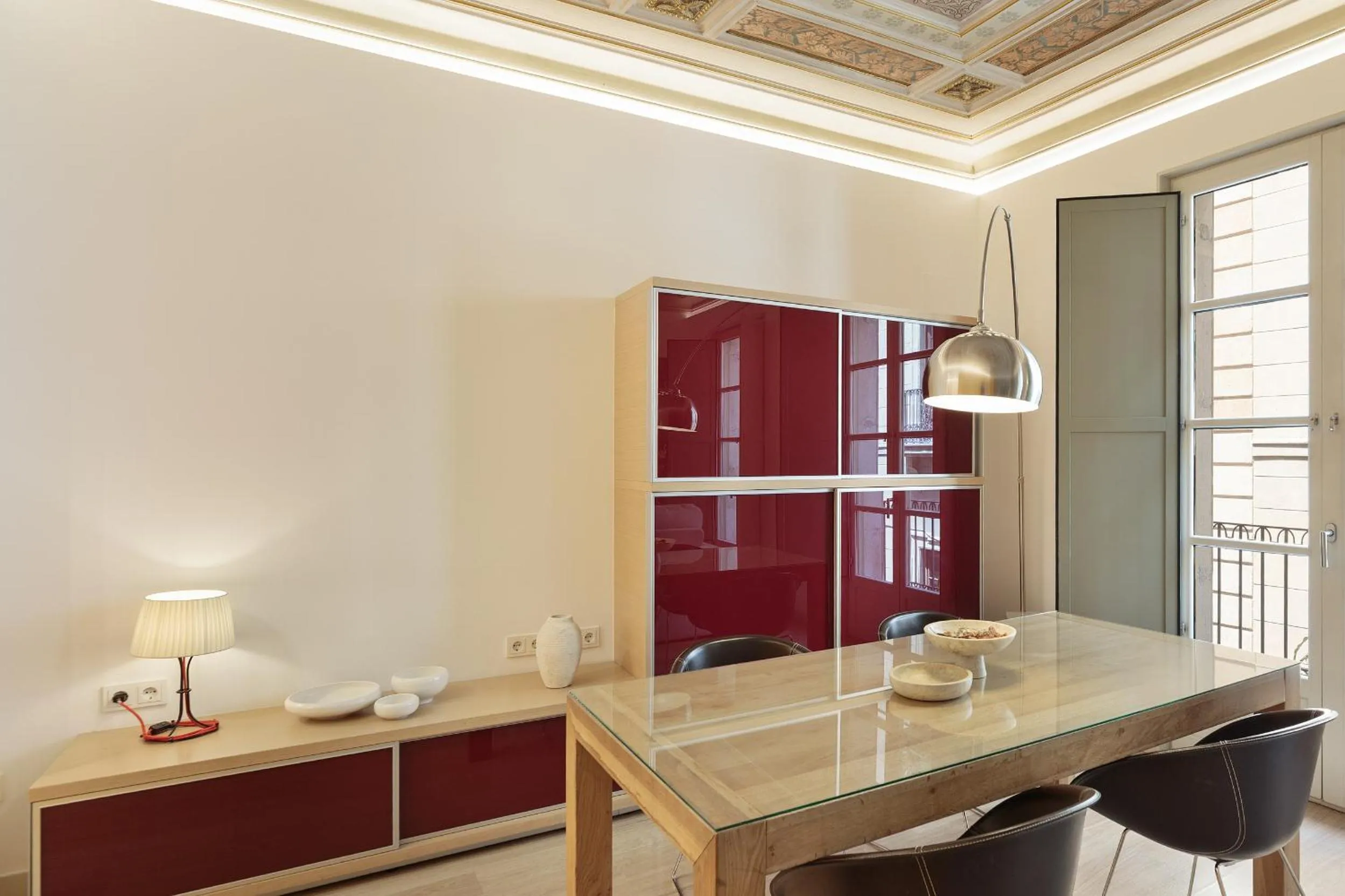 Dining area in Ola Living Portaferrissa