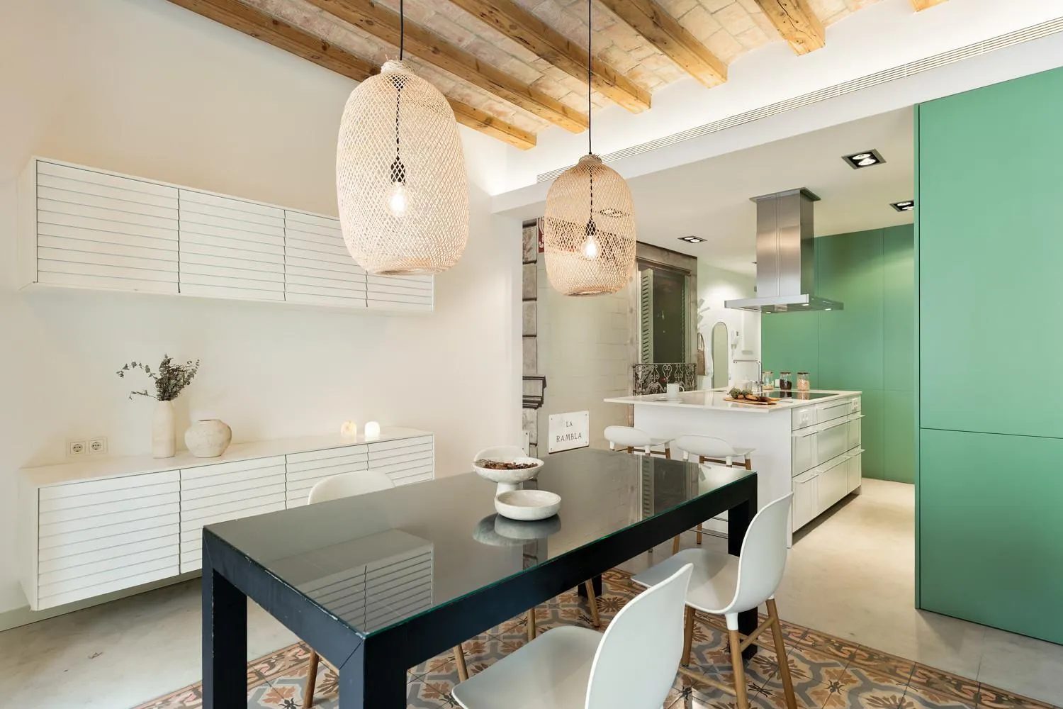 Dining area in Ola Living Portaferrissa