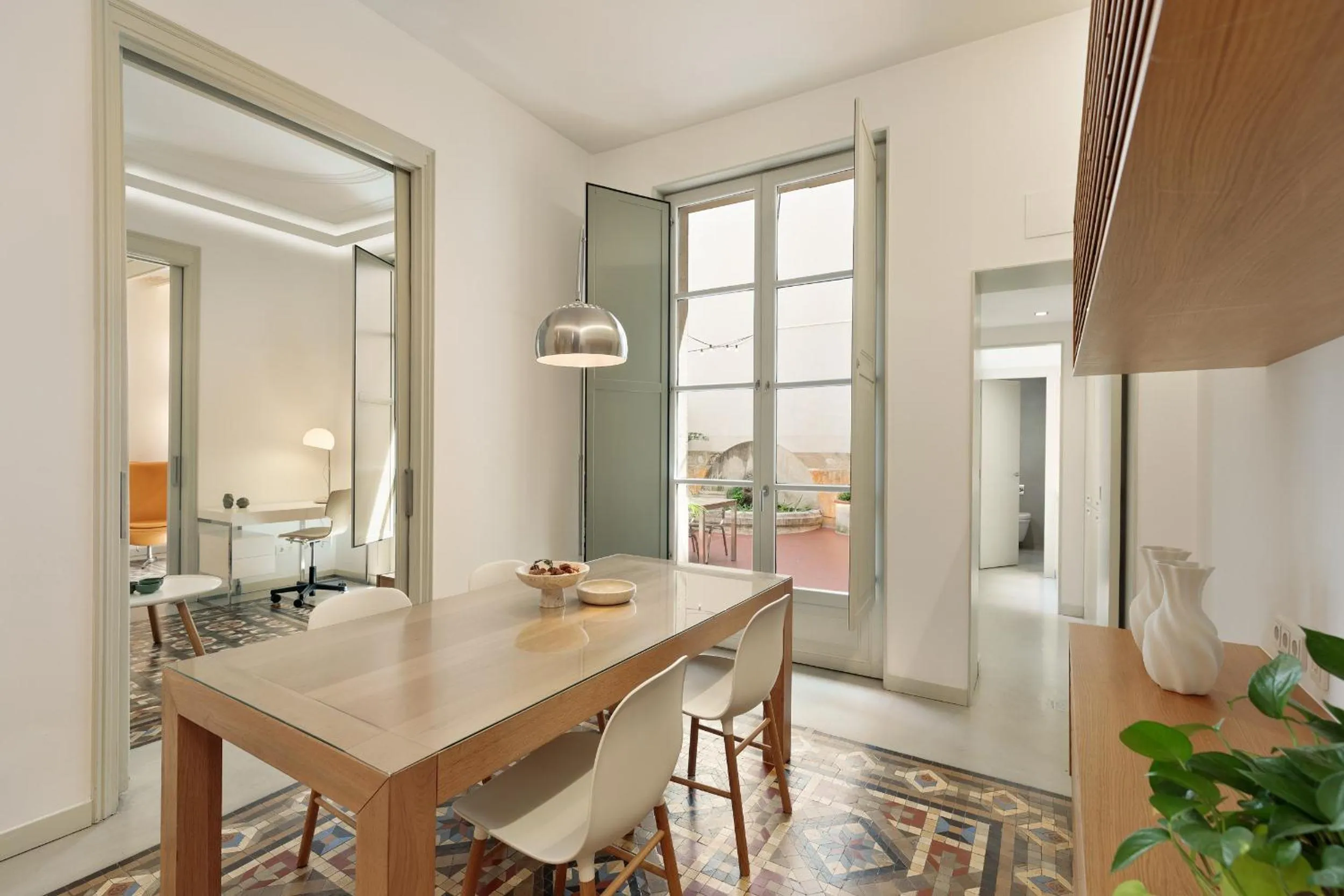 Dining area in Ola Living Portaferrissa