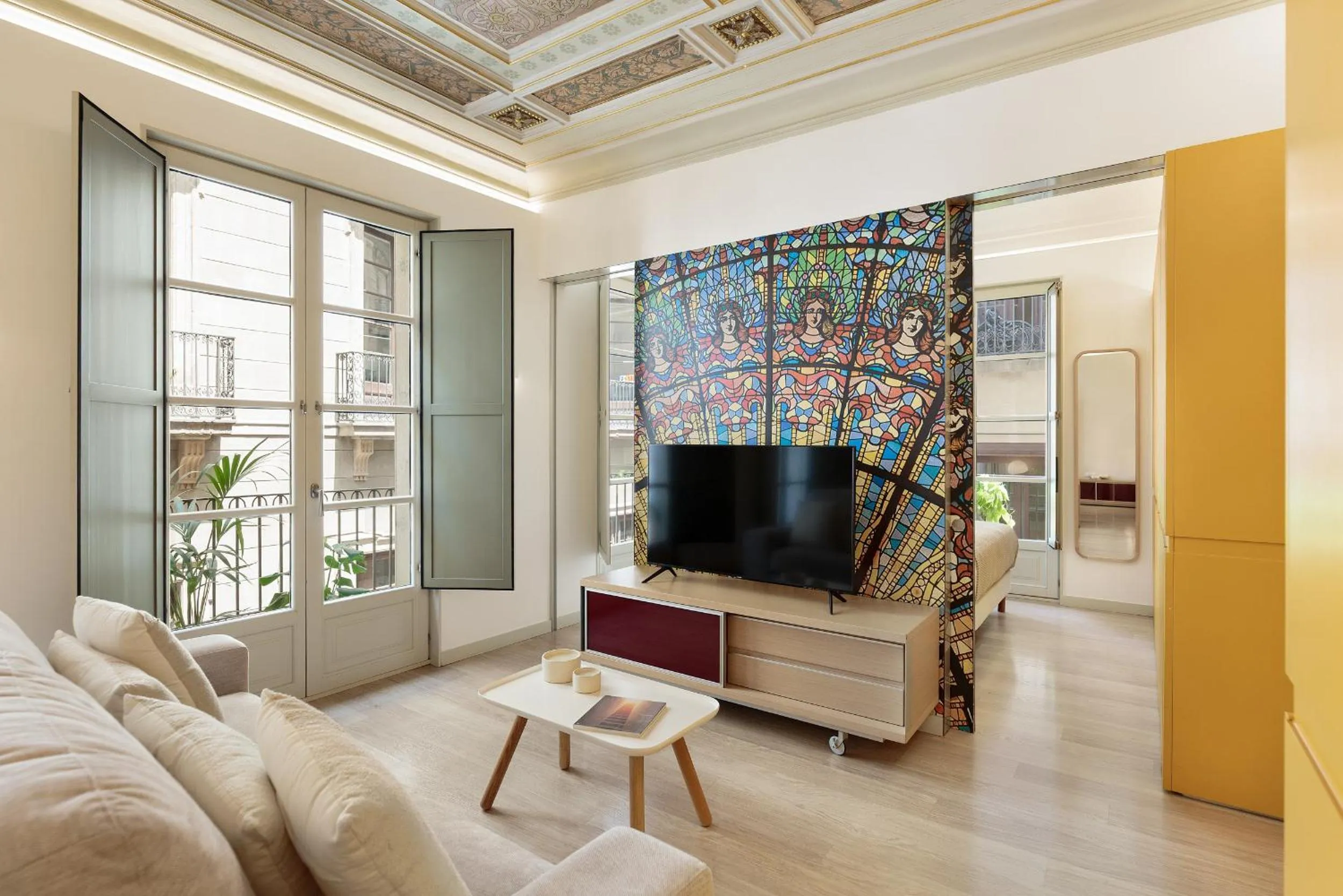 Communal lounge/ TV room in Ola Living Portaferrissa