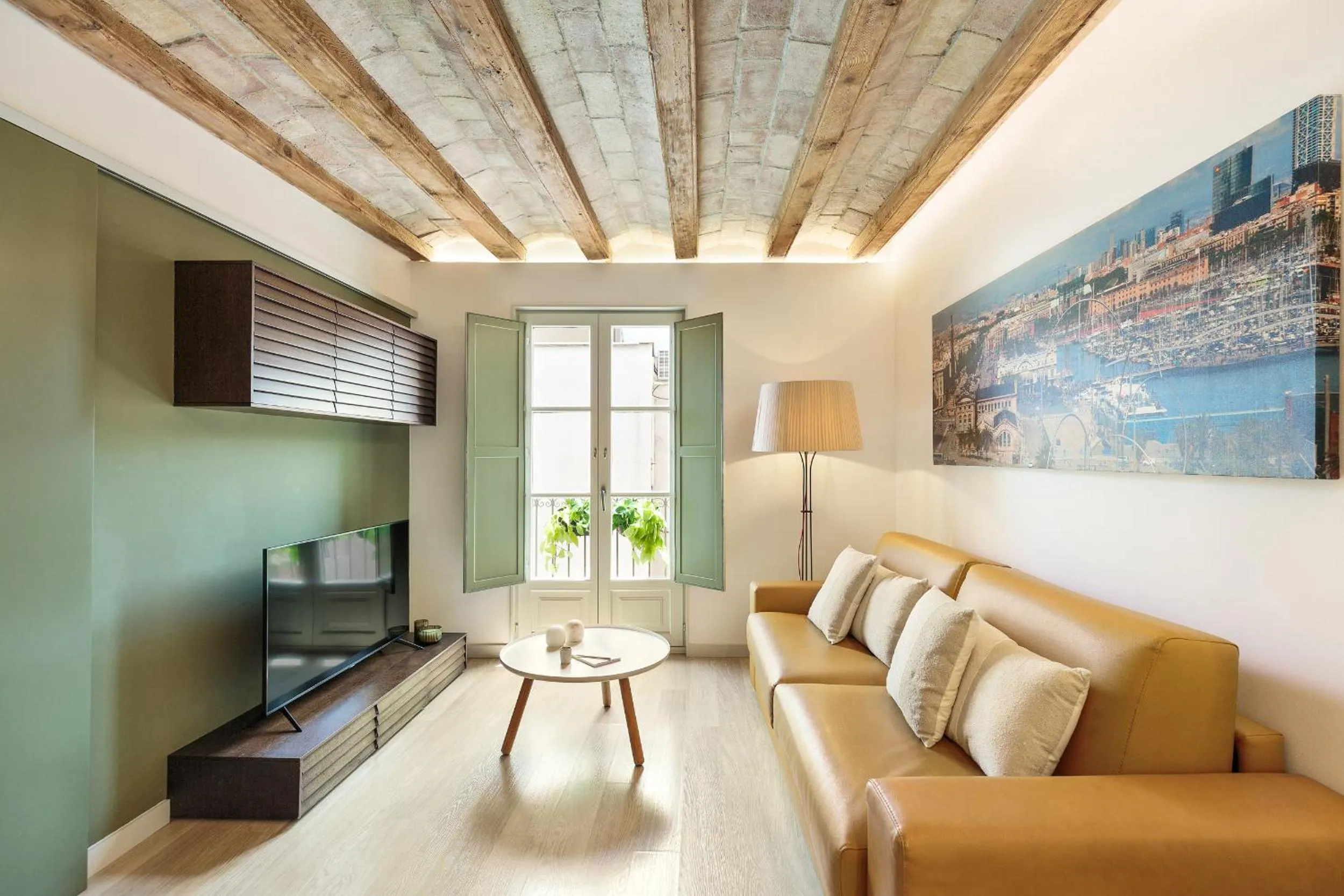 Communal lounge/ TV room in Ola Living Portaferrissa