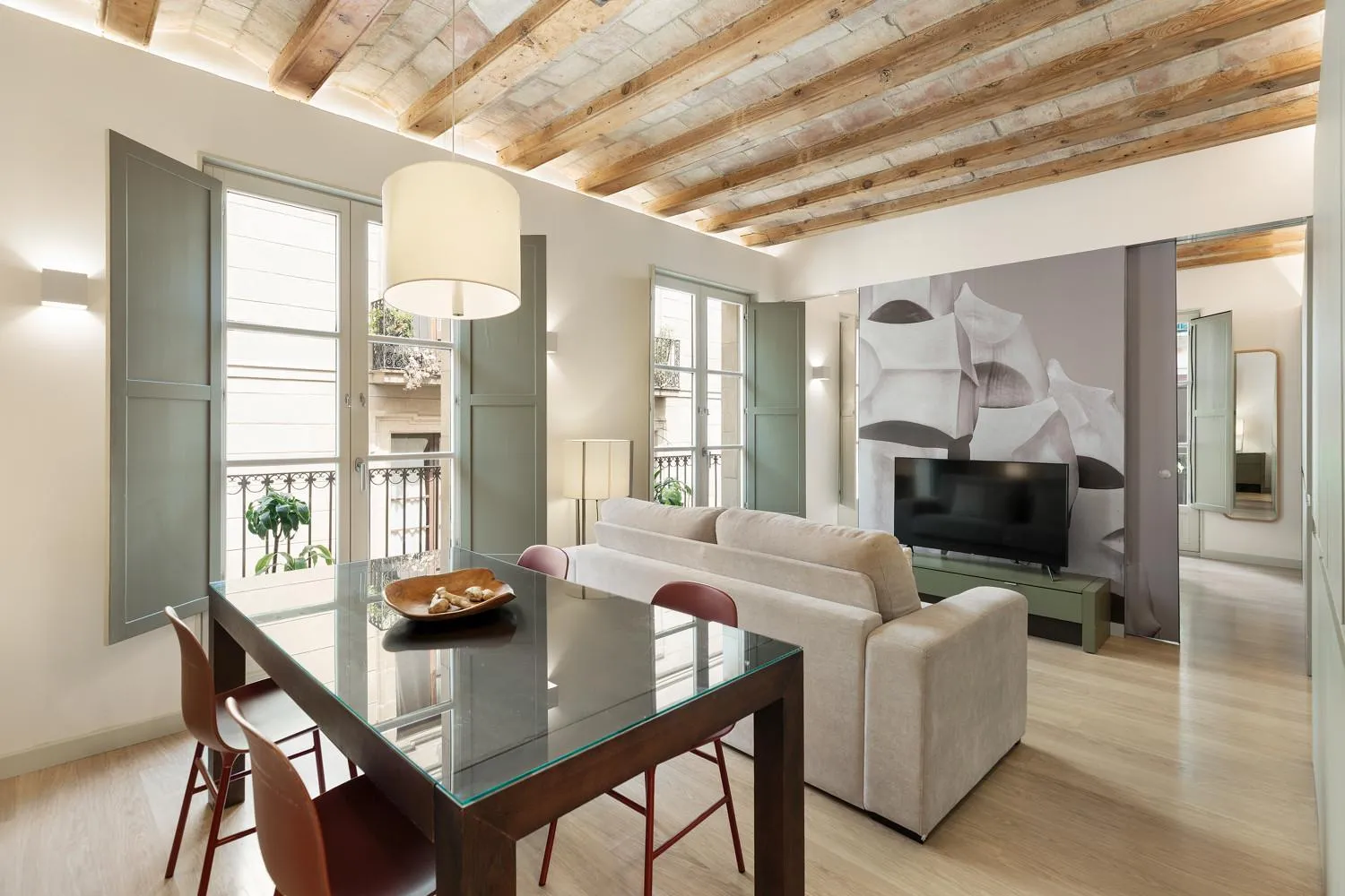 Dining area in Ola Living Portaferrissa