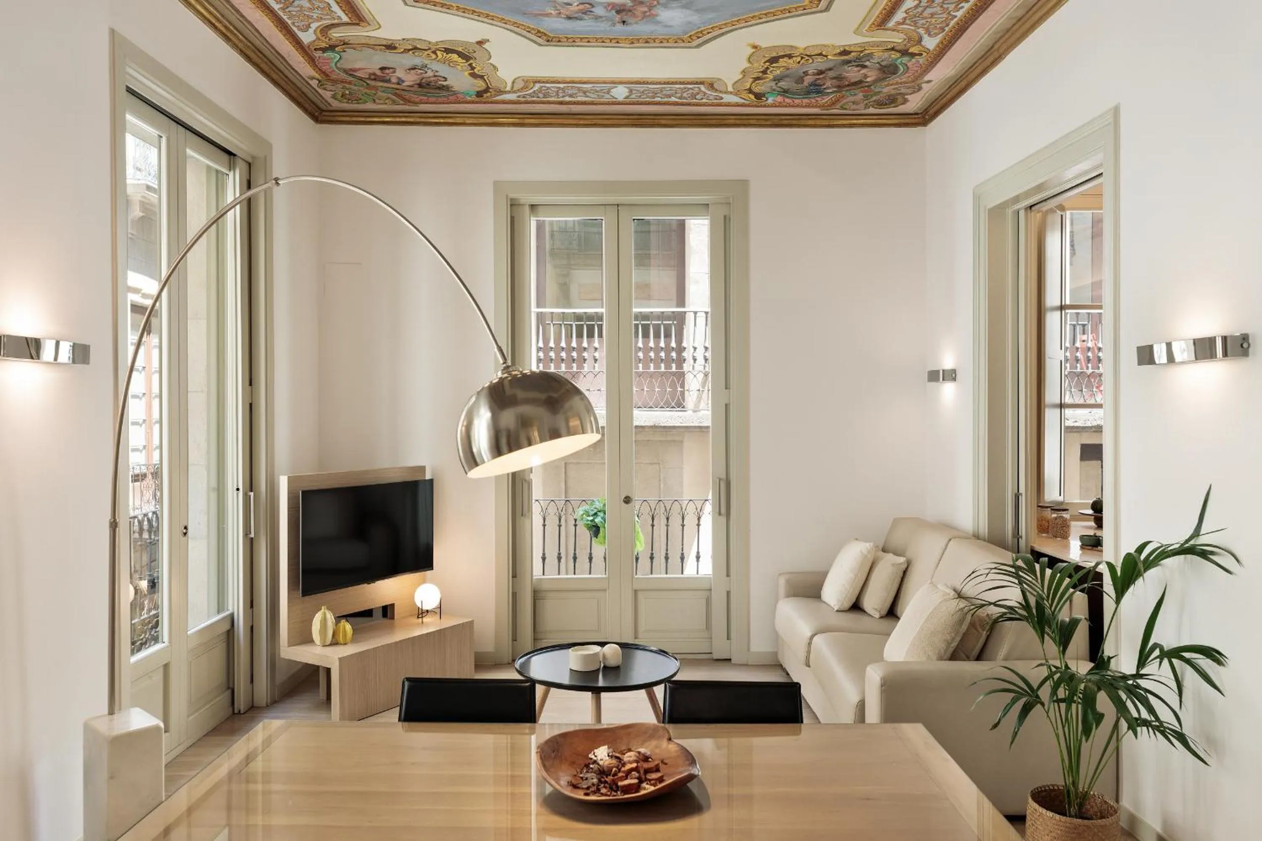 Dining area in Ola Living Portaferrissa