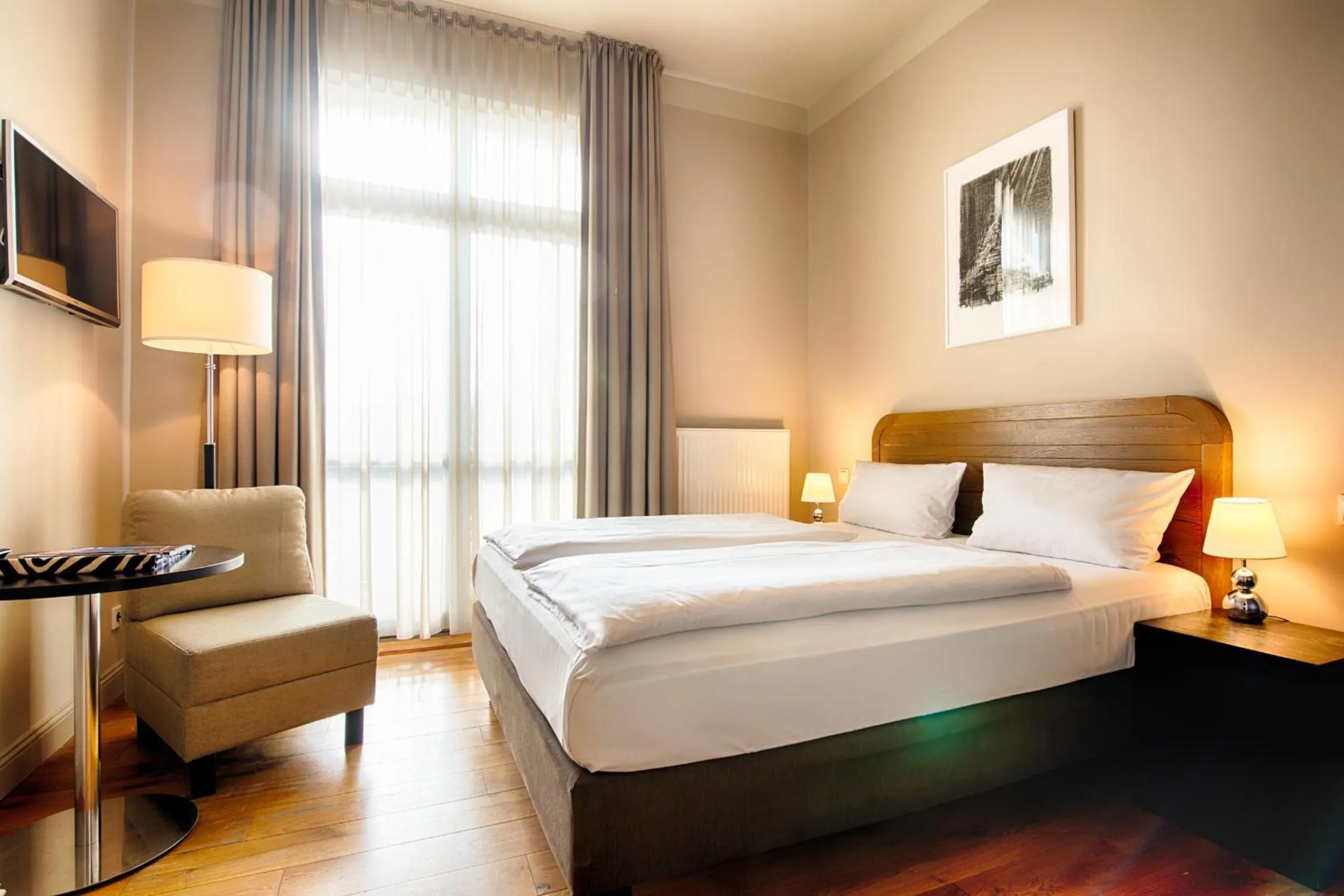 Bedroom, Bed in Mondrian Suites Berlin am Checkpoint Charlie