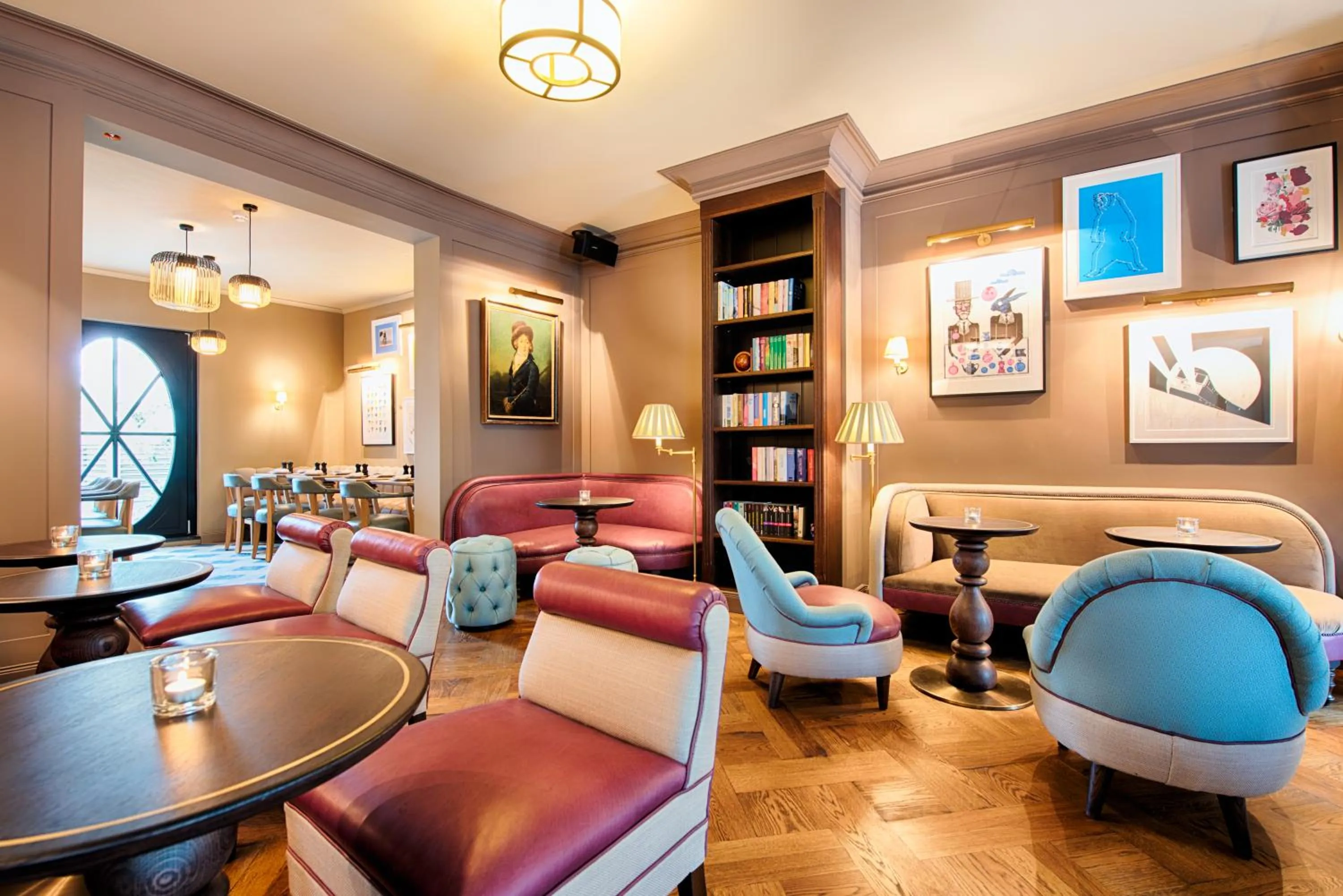 Library in Mondrian Suites Berlin am Checkpoint Charlie