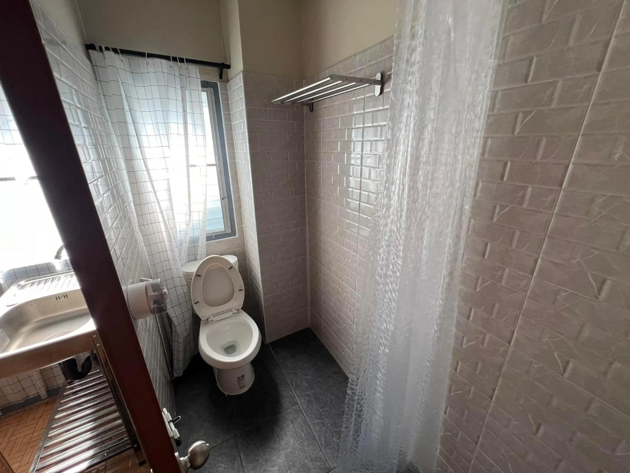 Achcha hotel - itsaraphap MRT station - Wat Arun