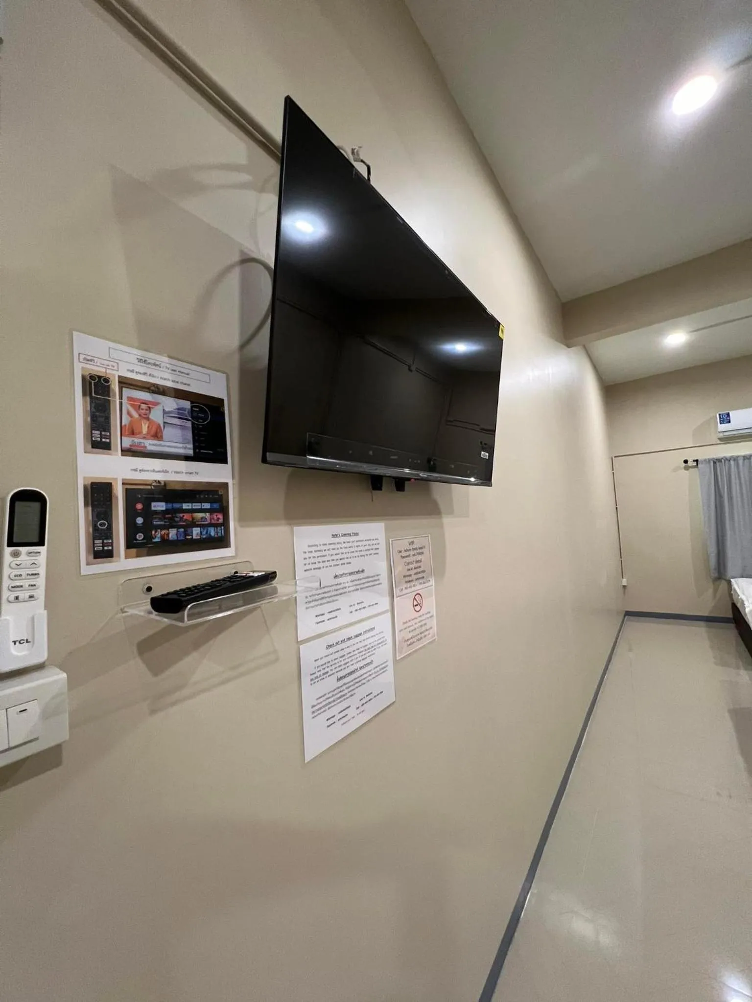 Achcha hotel - itsaraphap MRT station - Wat Arun