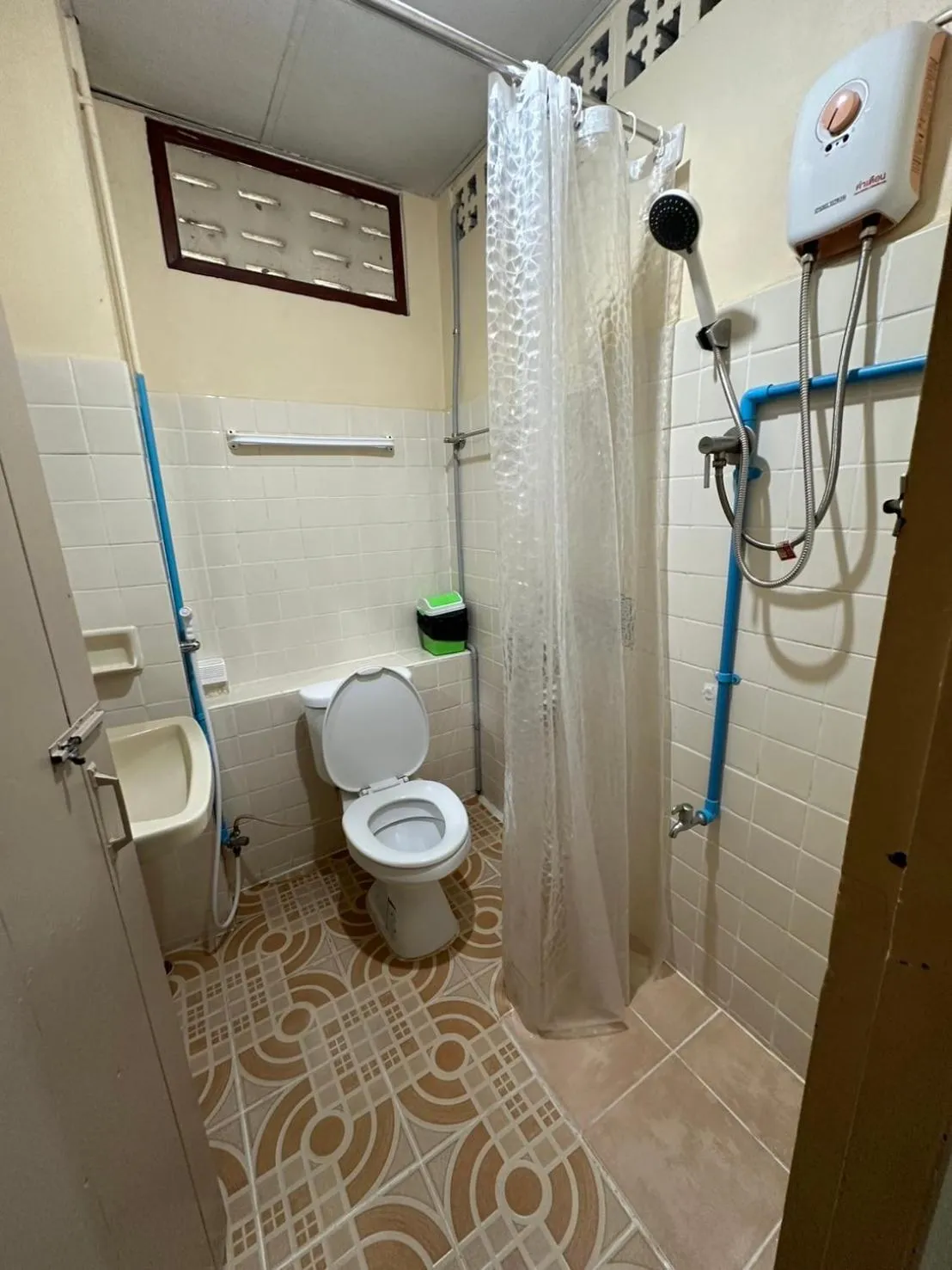 Achcha hotel - itsaraphap MRT station - Wat Arun