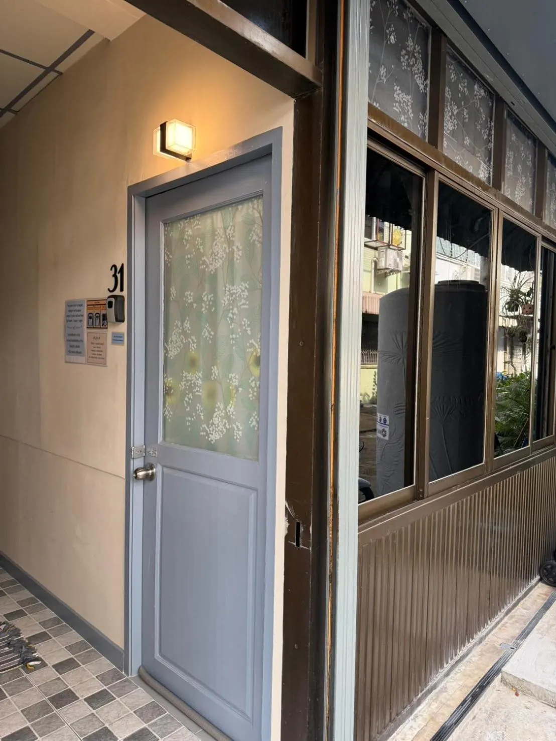 Achcha hotel - itsaraphap MRT station - Wat Arun