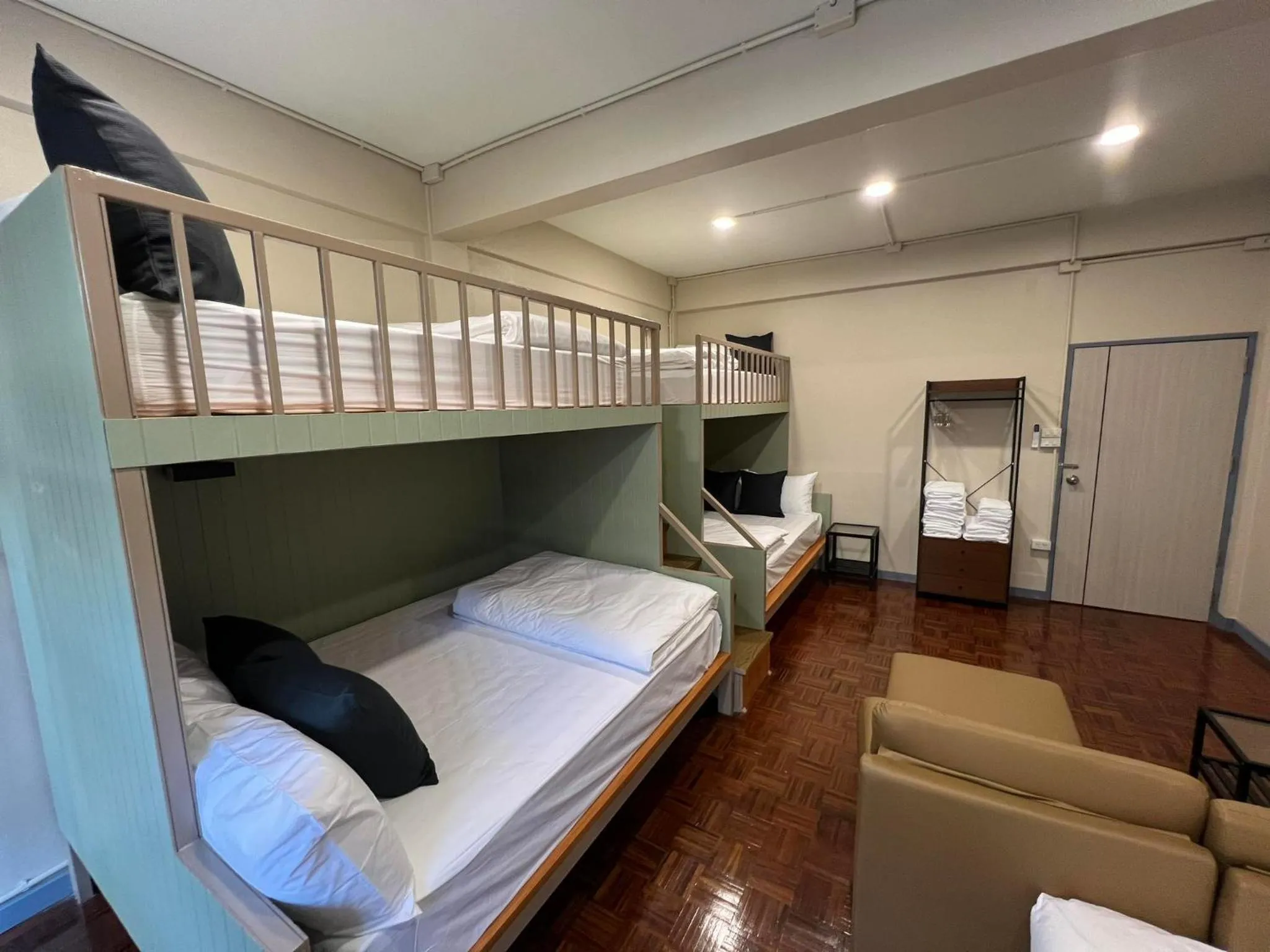 Bed in Achcha hotel - itsaraphap MRT station - Wat Arun