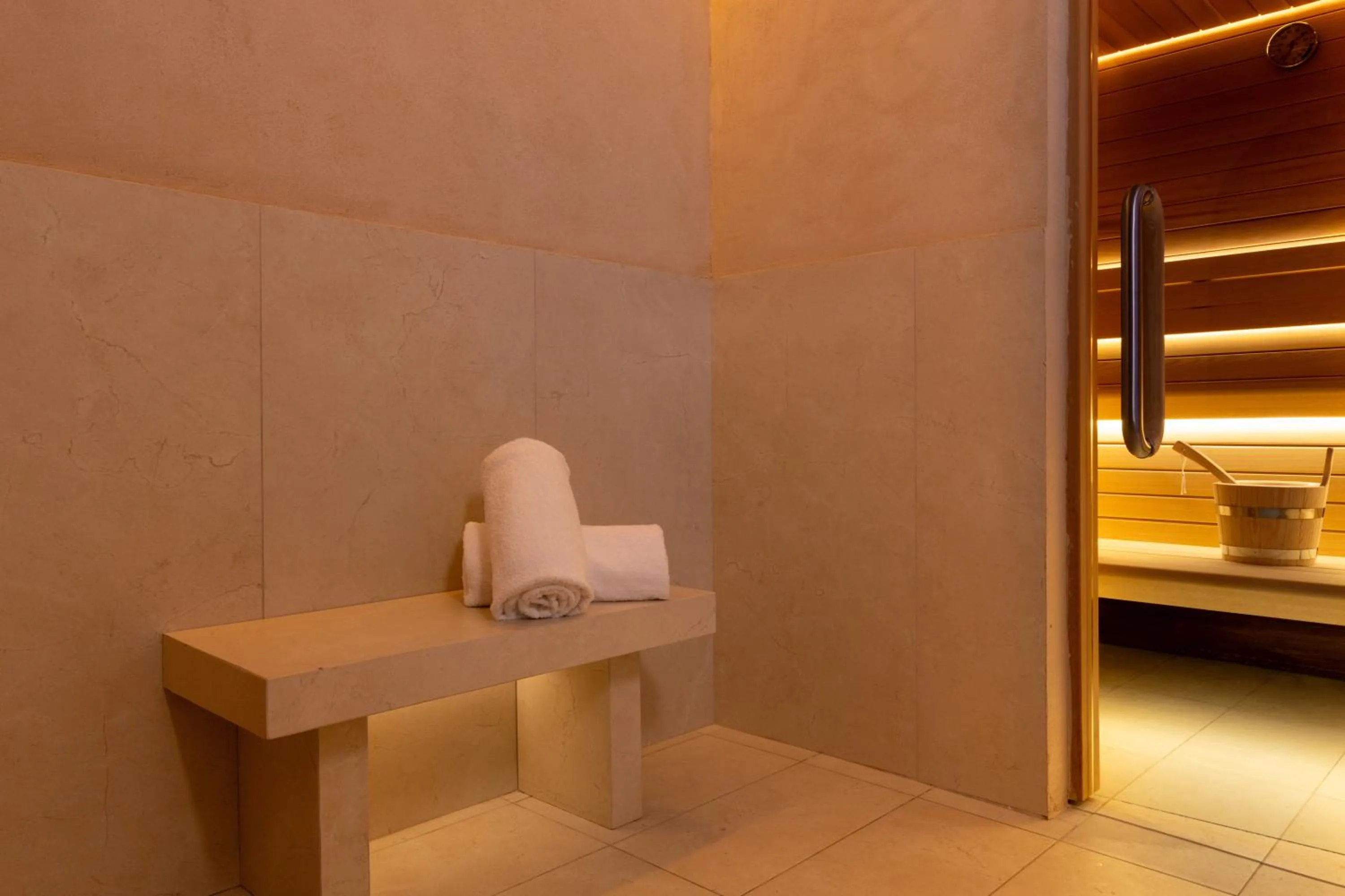 Sauna, Bed in Almarine Eiffel Hotel & Spa by Malone