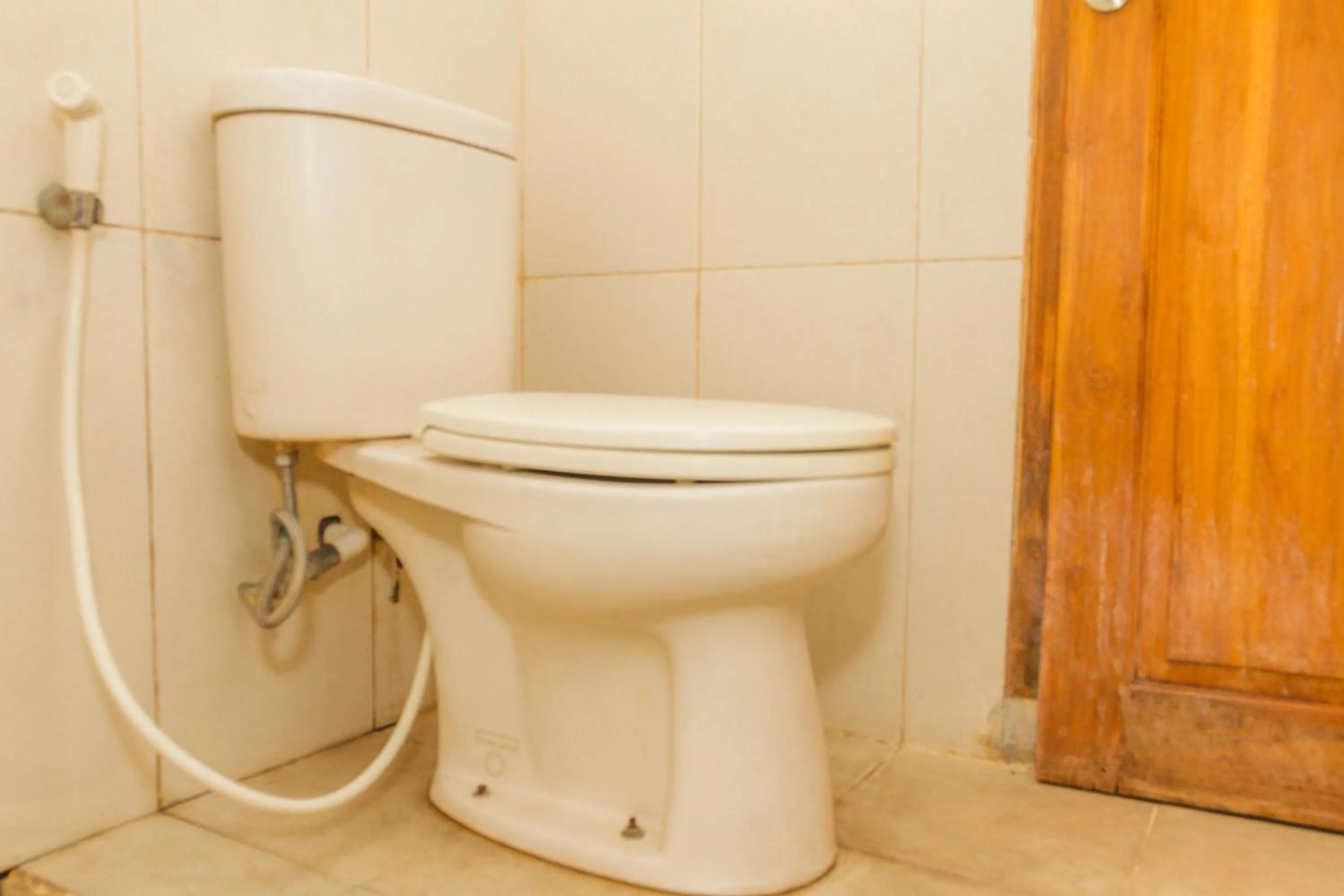 Shower in RedDoorz Plus @ Otista Garut