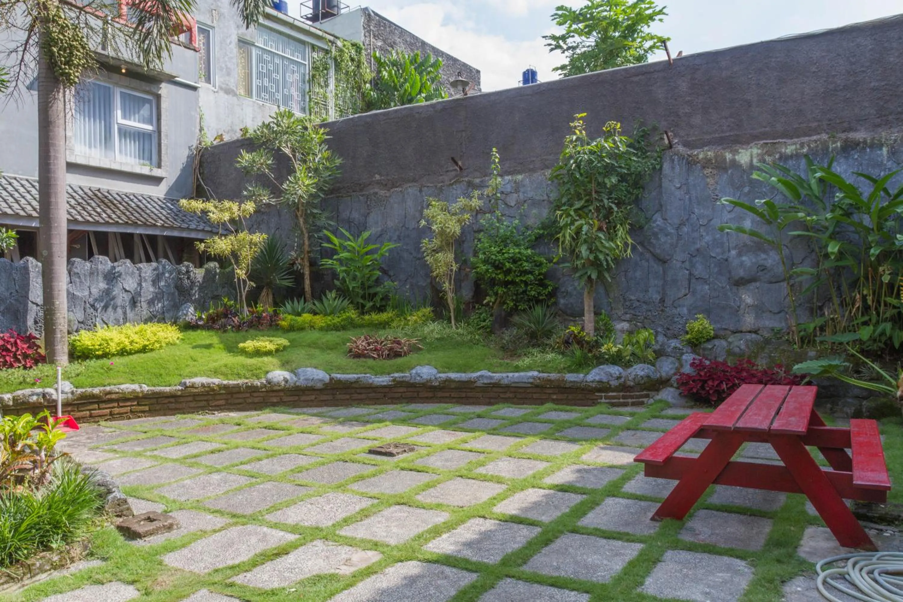 Decorative detail in RedDoorz Plus @ Otista Garut