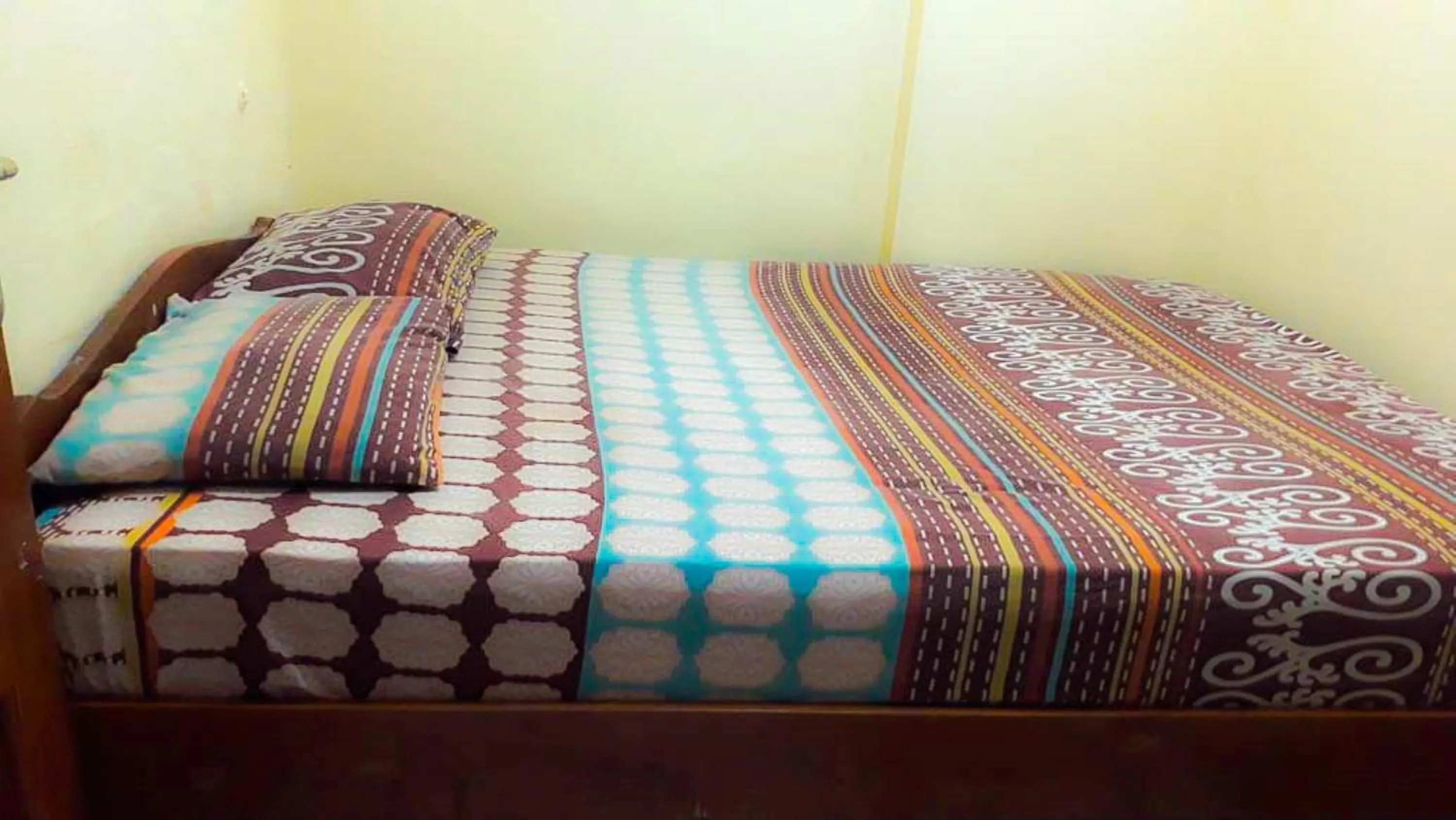 Bedroom, Bed in Losmen 2000 Tiga