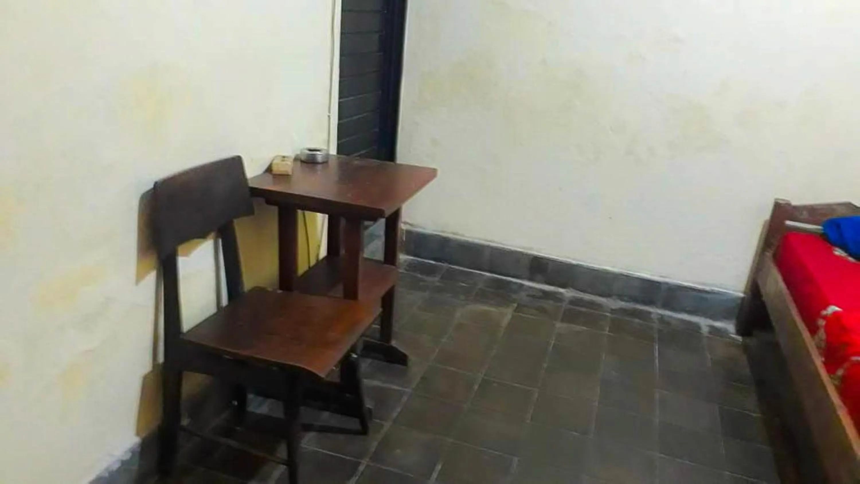 Bedroom, Bed in Losmen 2000 Tiga