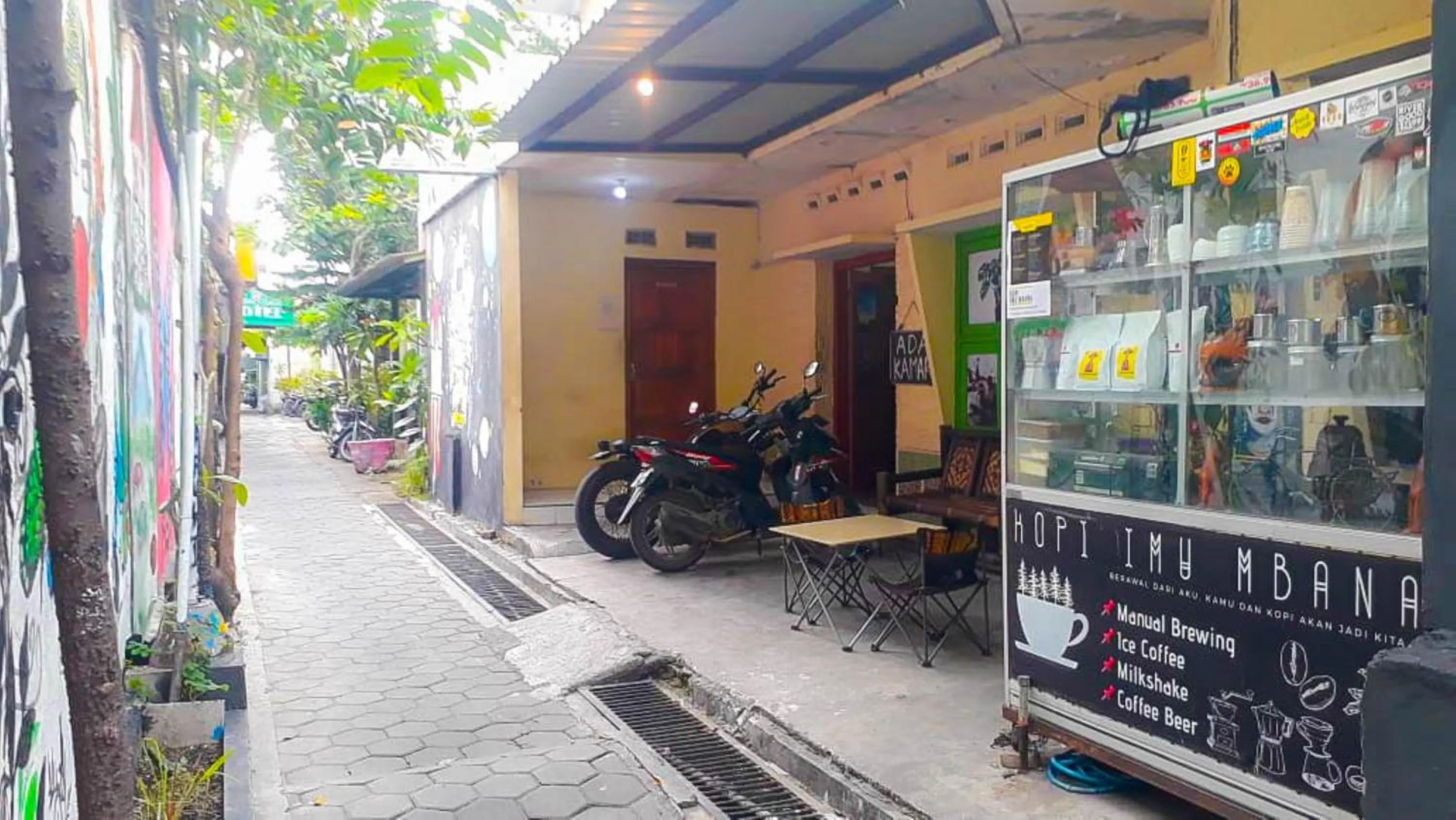 Property building in Losmen 2000 Tiga