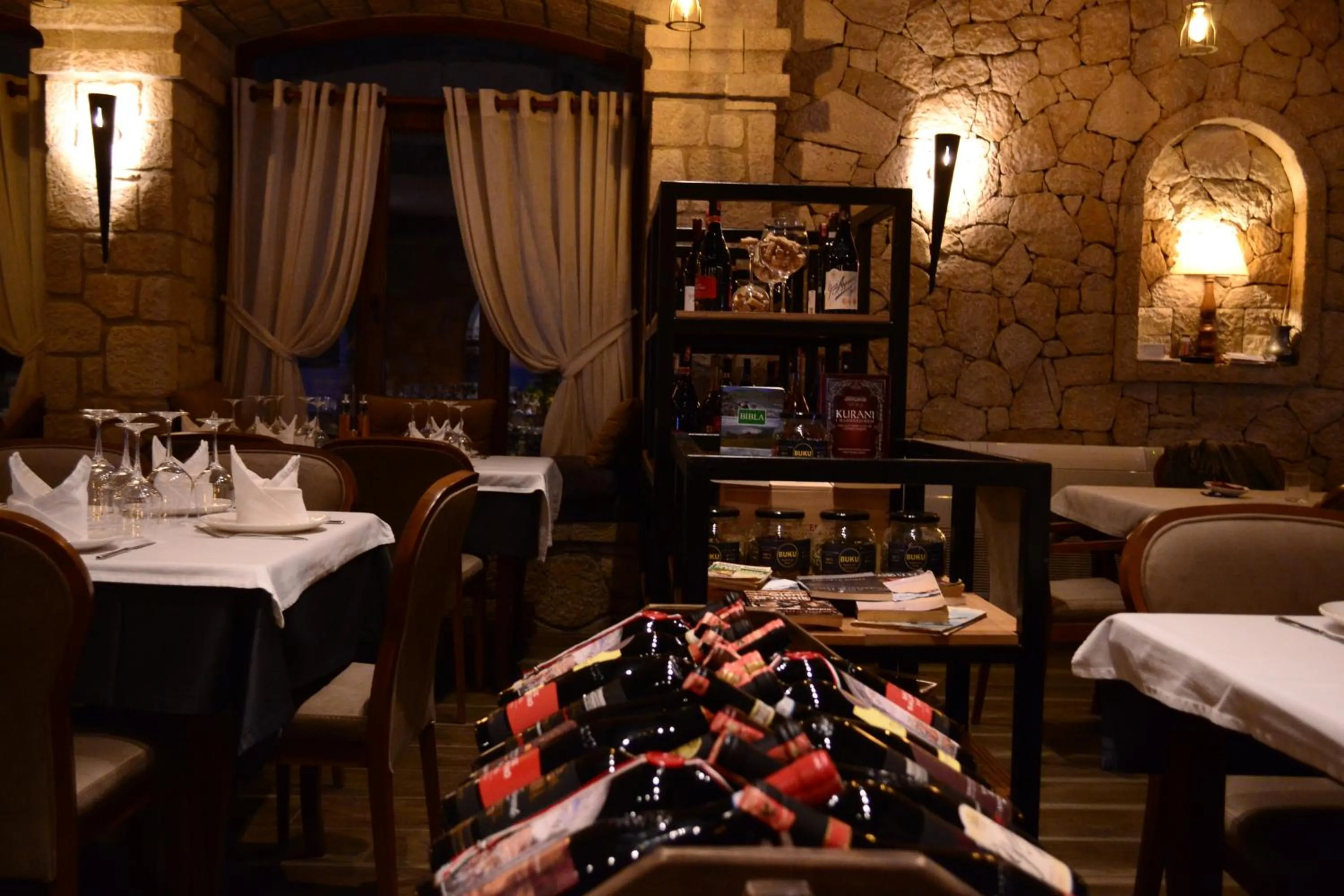 Restaurant/places to eat in Chateau Fasel