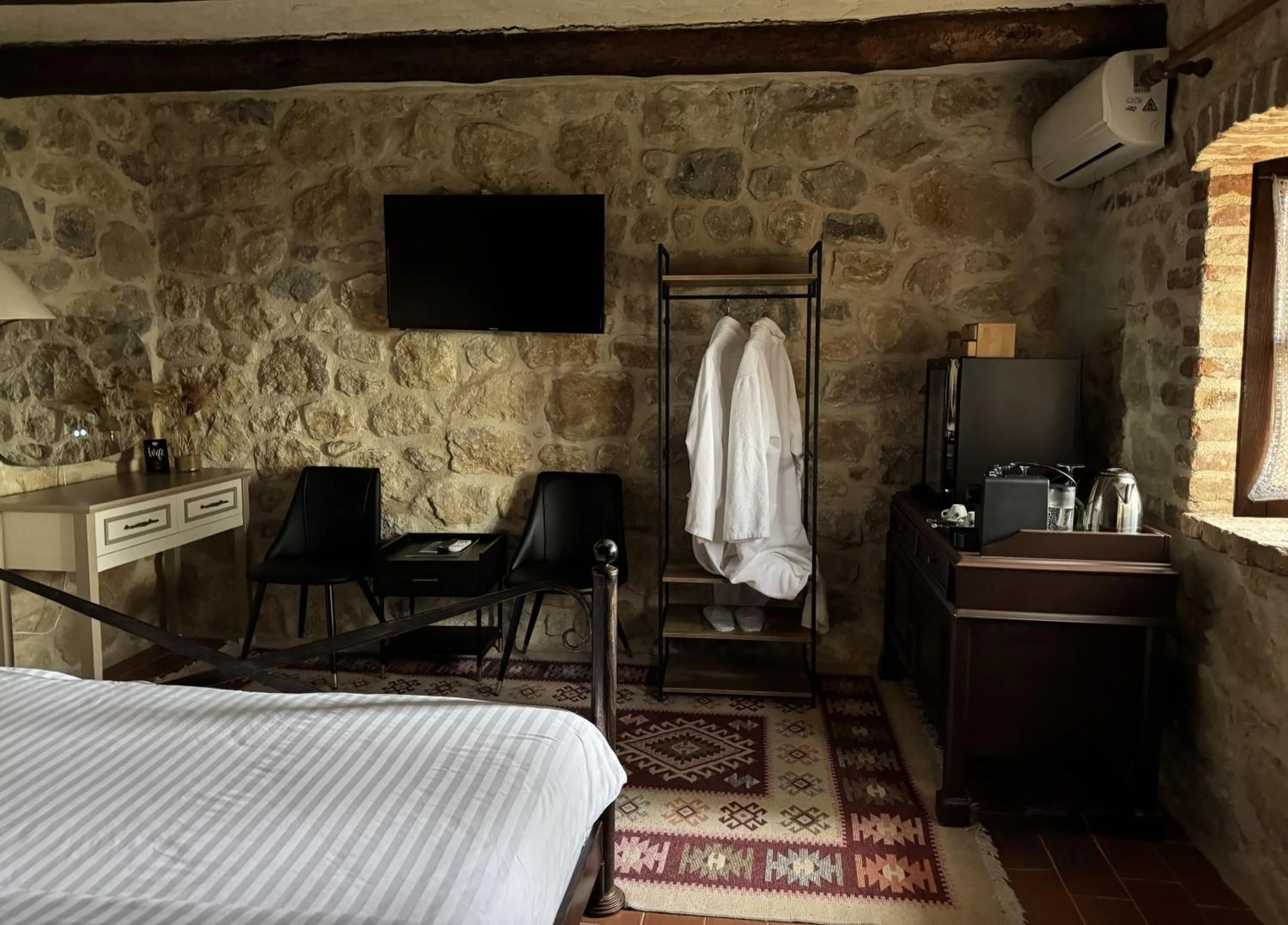 Bedroom, Bed in Chateau Fasel