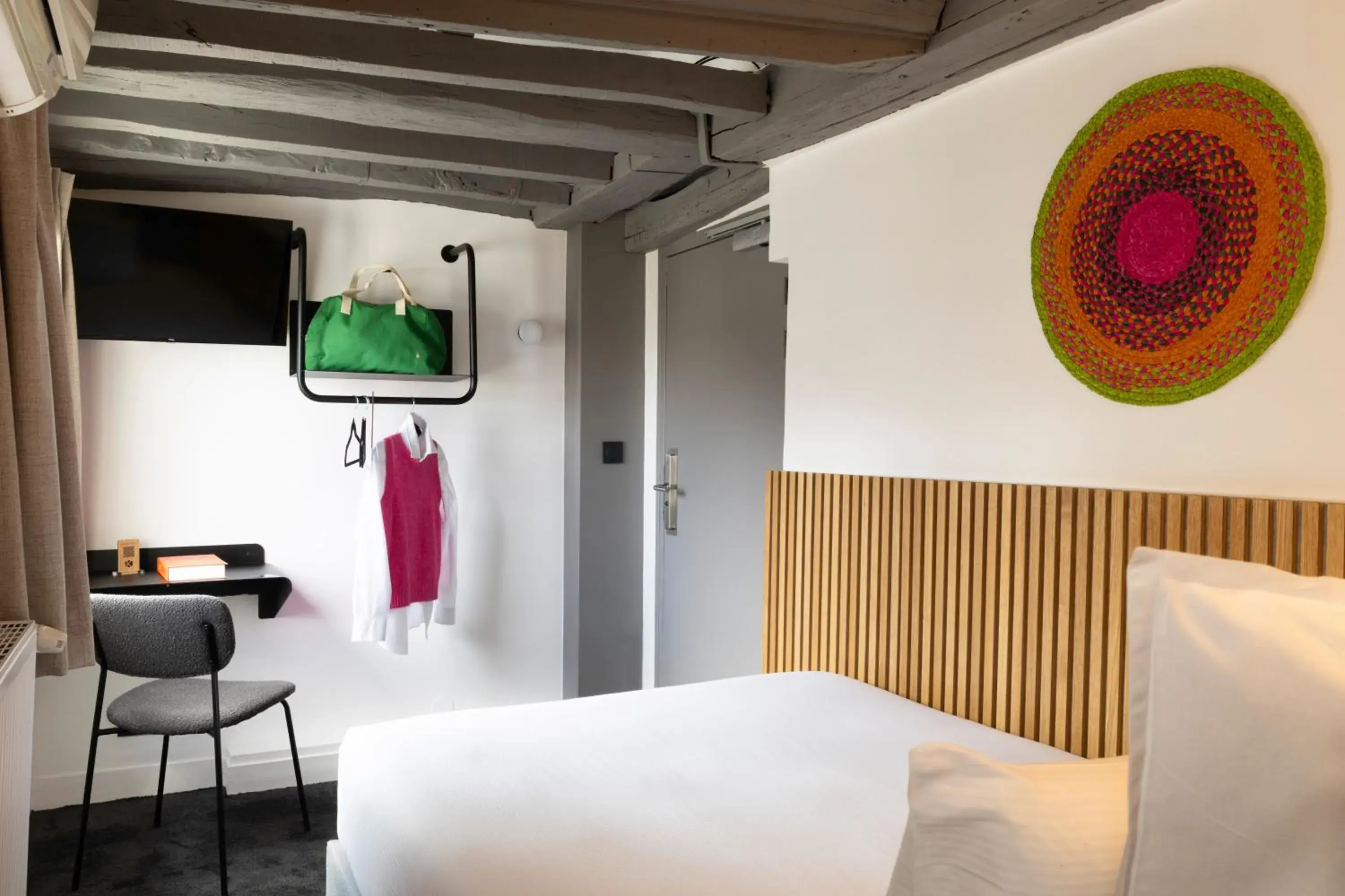 Single Room in Korner Louvre Single Room in Korner Louvre