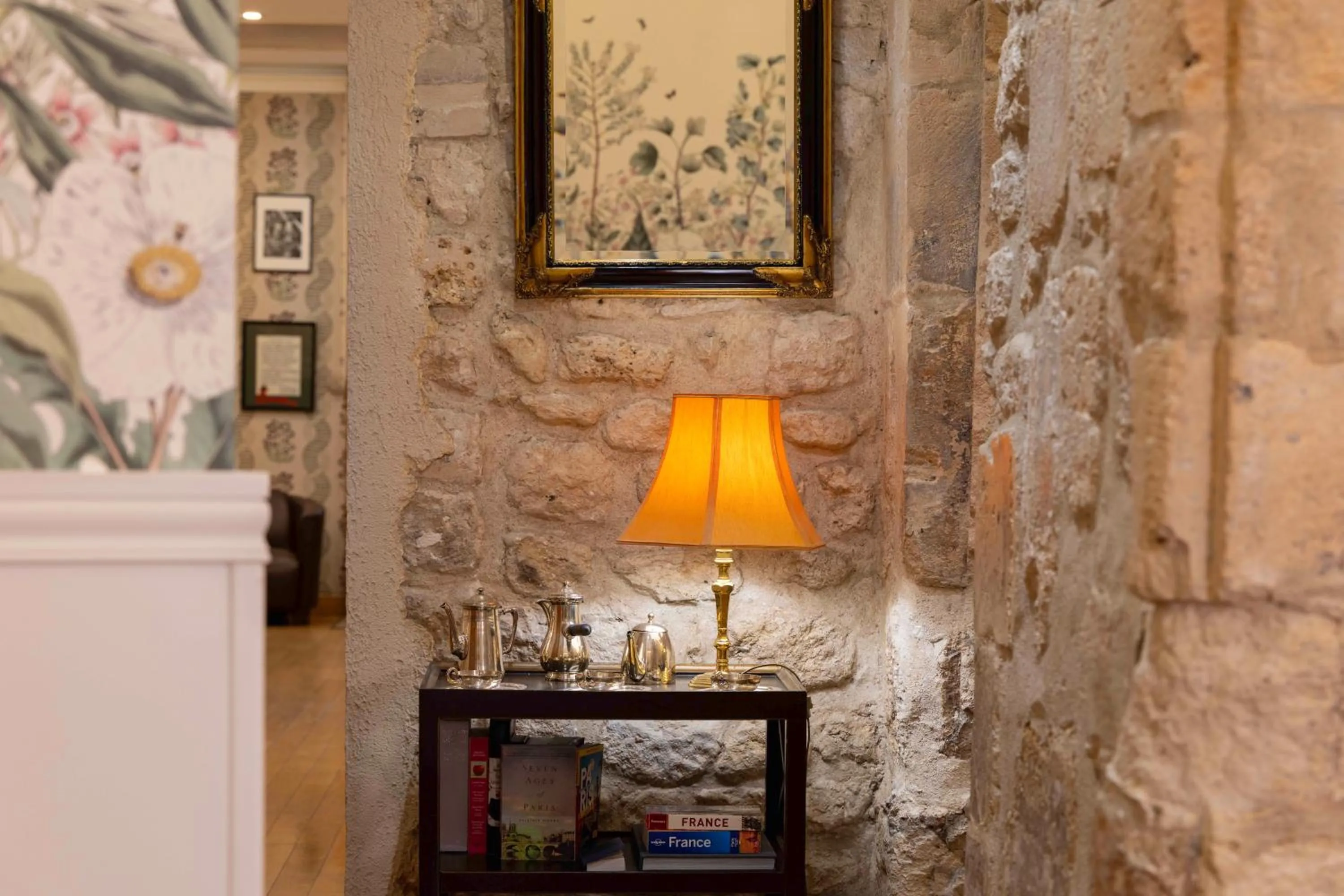 Lobby or reception in Relais Hôtel du Vieux Paris