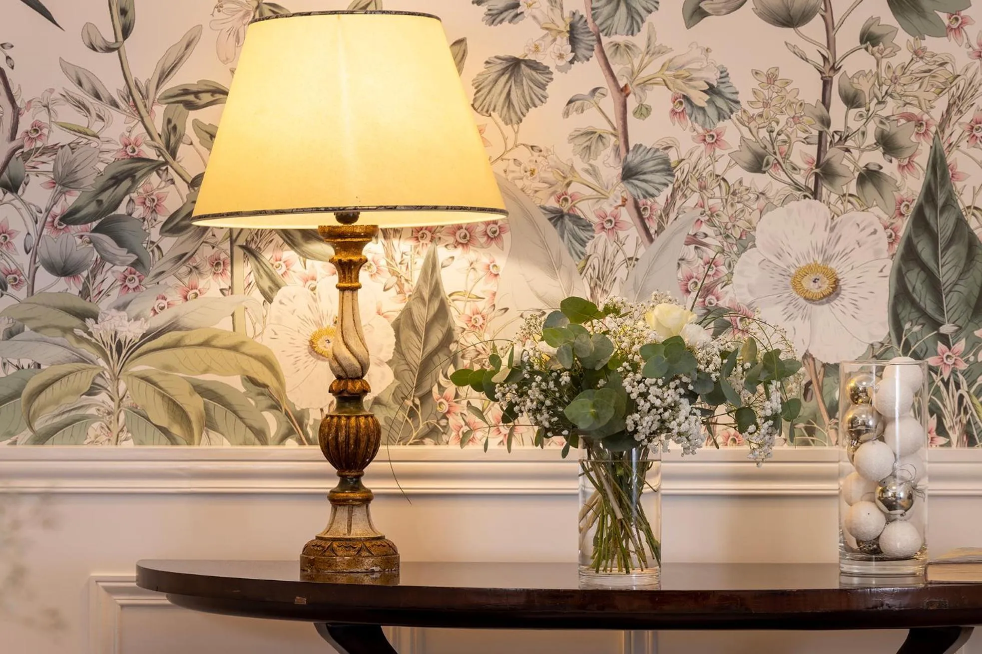 Decorative detail in Relais Hôtel du Vieux Paris