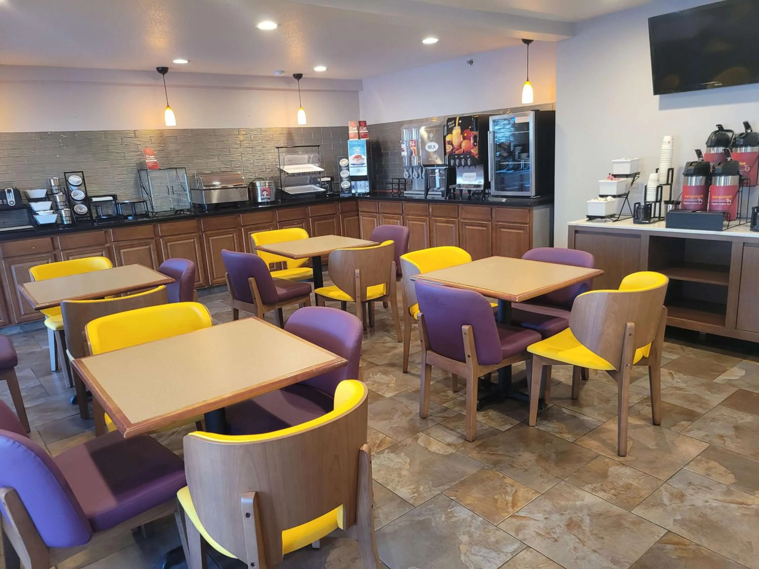 Breakfast in Best Western Plus Altoona Inn