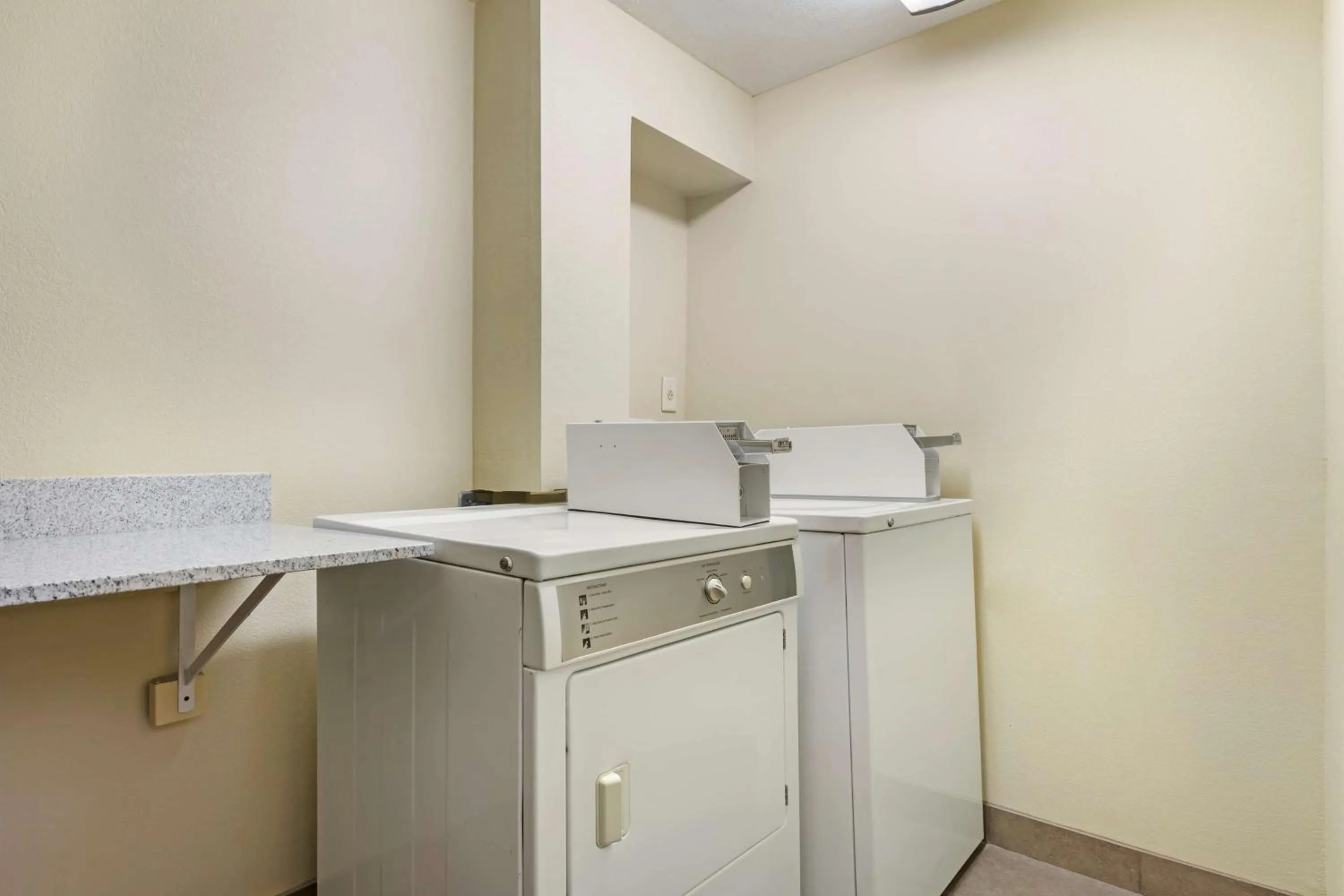 Property building in Best Western Plus Altoona Inn