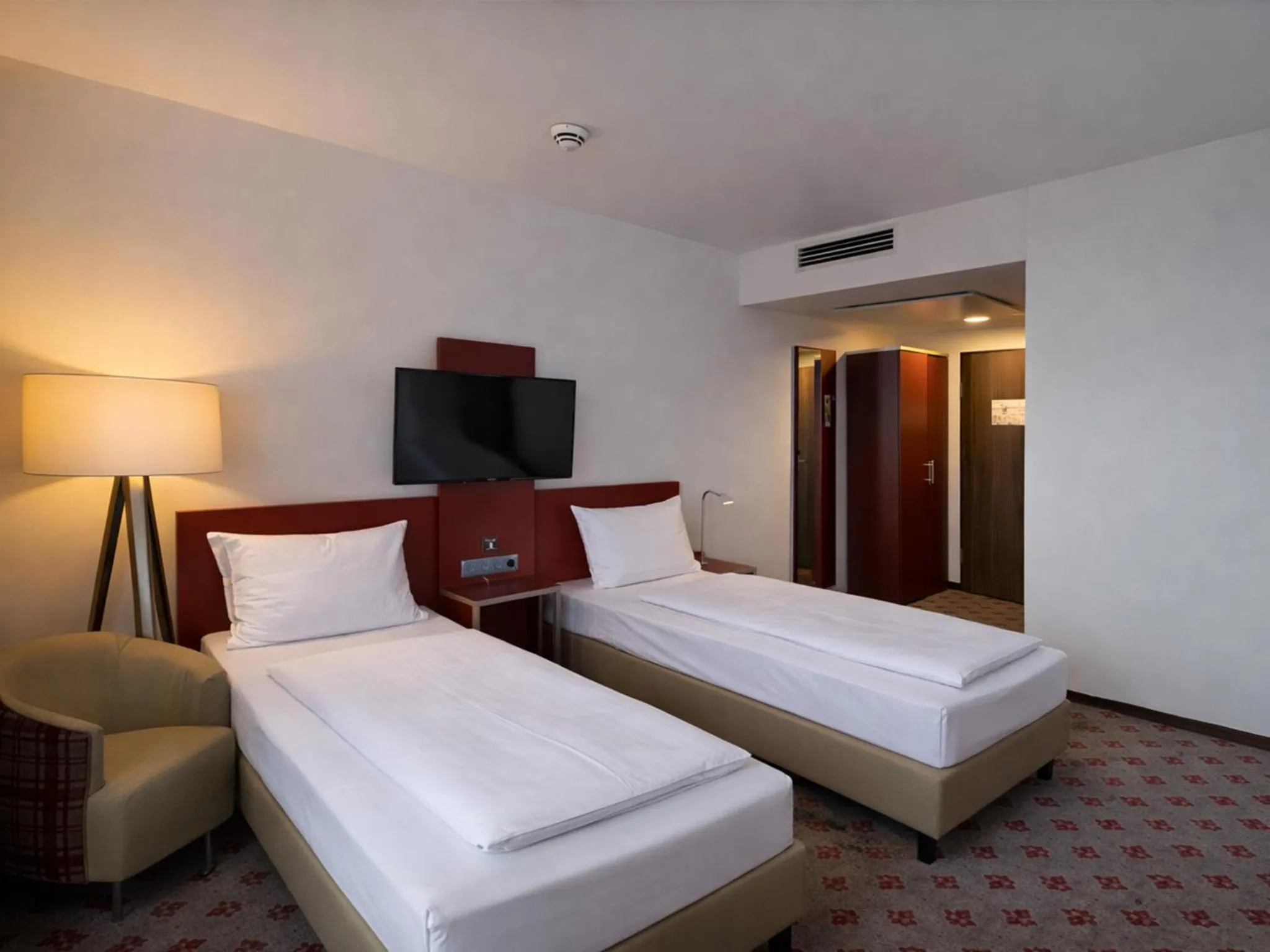 Photo of the whole room, Bed in DORMERO DeHo Linz