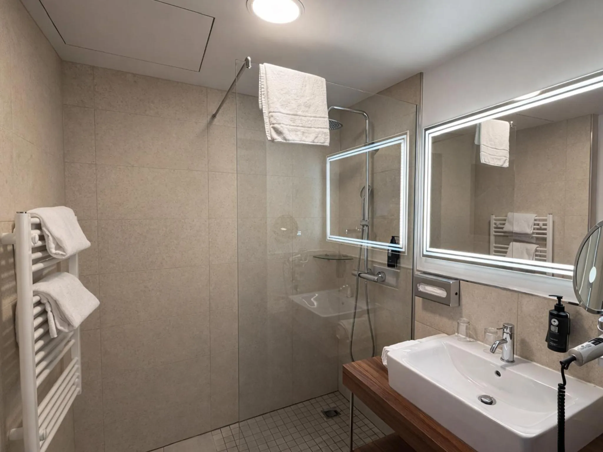 Bathroom in DORMERO DeHo Linz