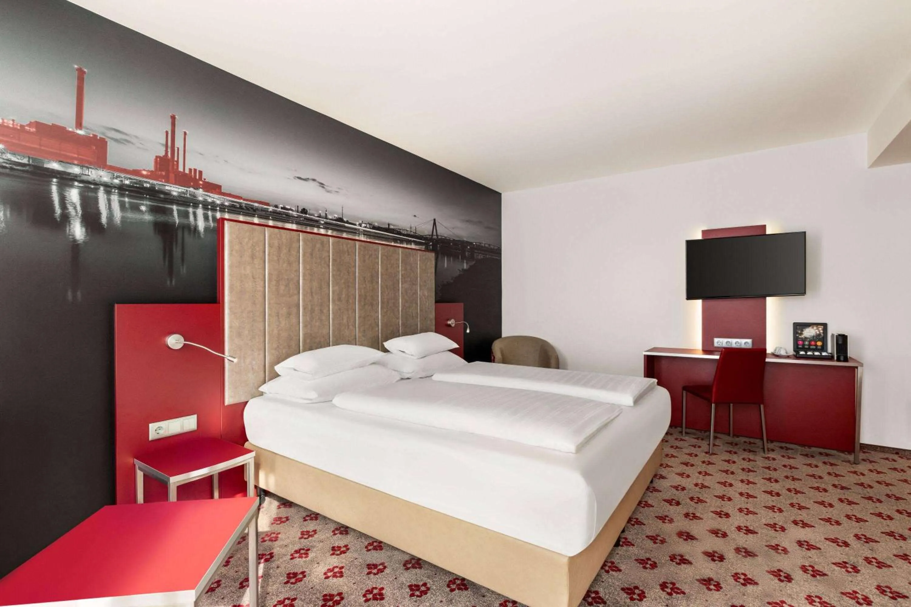 Photo of the whole room, Bed in Amedia Linz, Trademark Collection by Wyndham