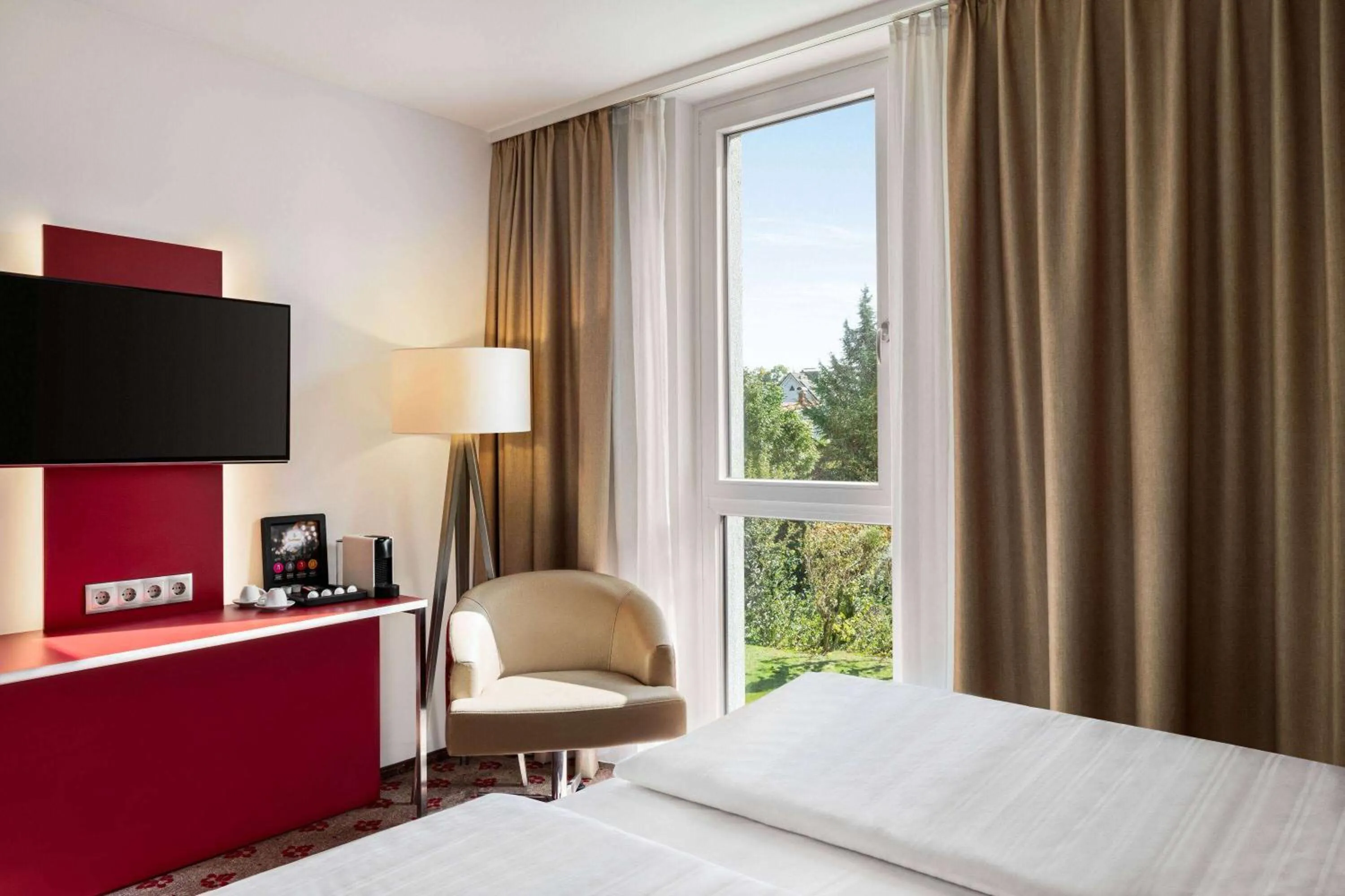 Photo of the whole room, Bed in Amedia Linz, Trademark Collection by Wyndham