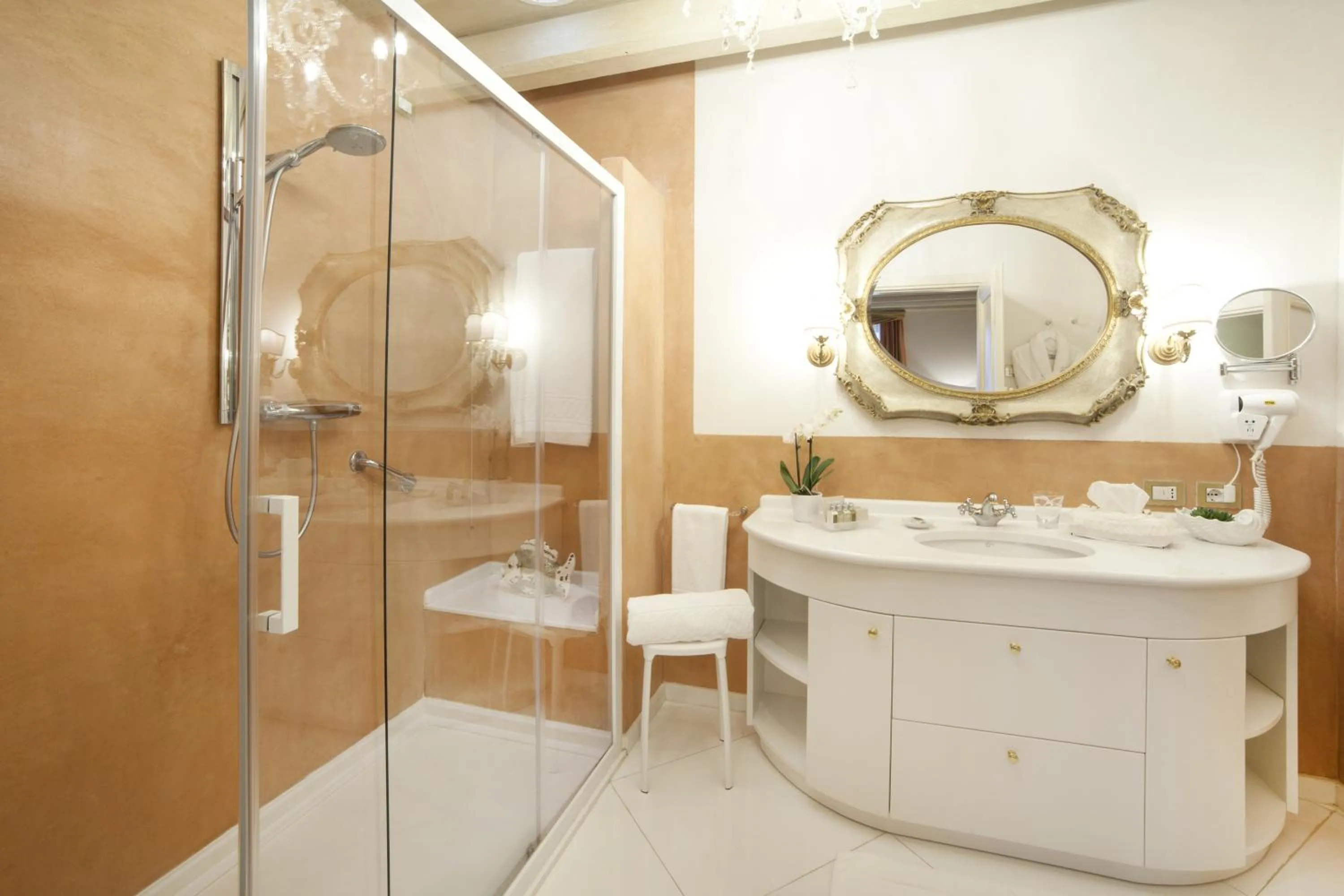 Shower in Relais Fra' Lorenzo