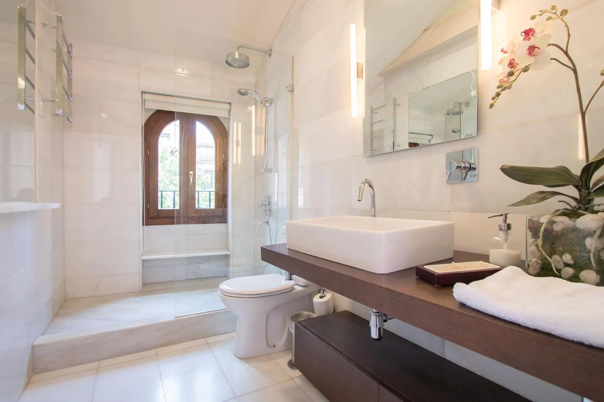 Toilet in Oriental Apartment Gardens Views 2 pax
