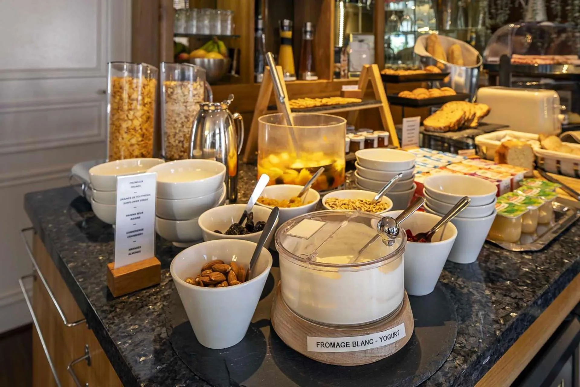 Food and drinks in Best Western Aramis Saint Germain