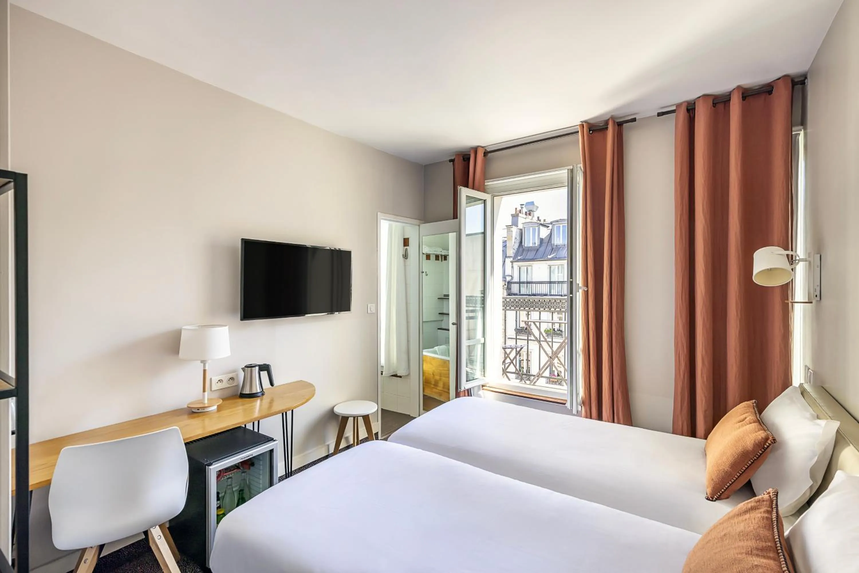Nearby landmark, Bed in Best Western Aramis Saint Germain