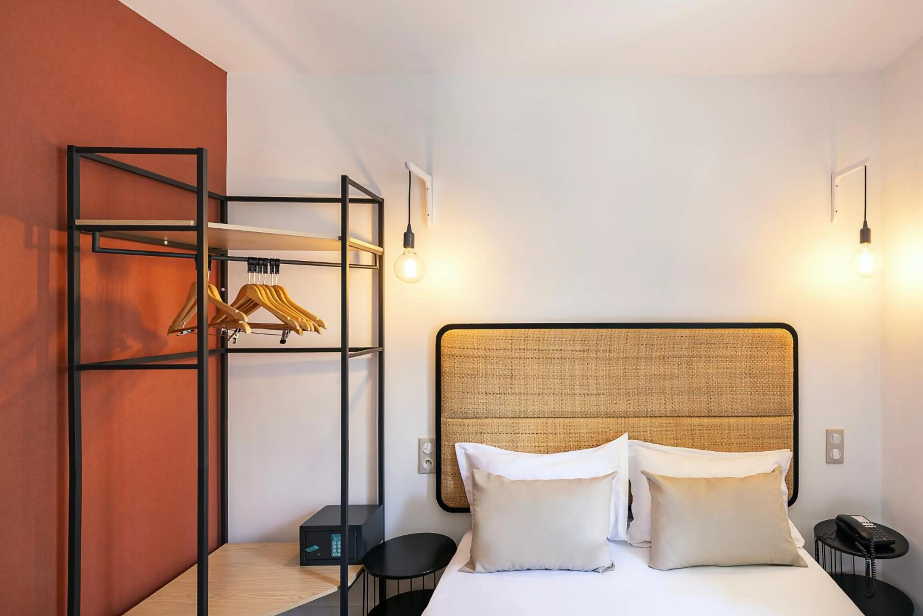 Nearby landmark, Bed in Best Western Aramis Saint Germain