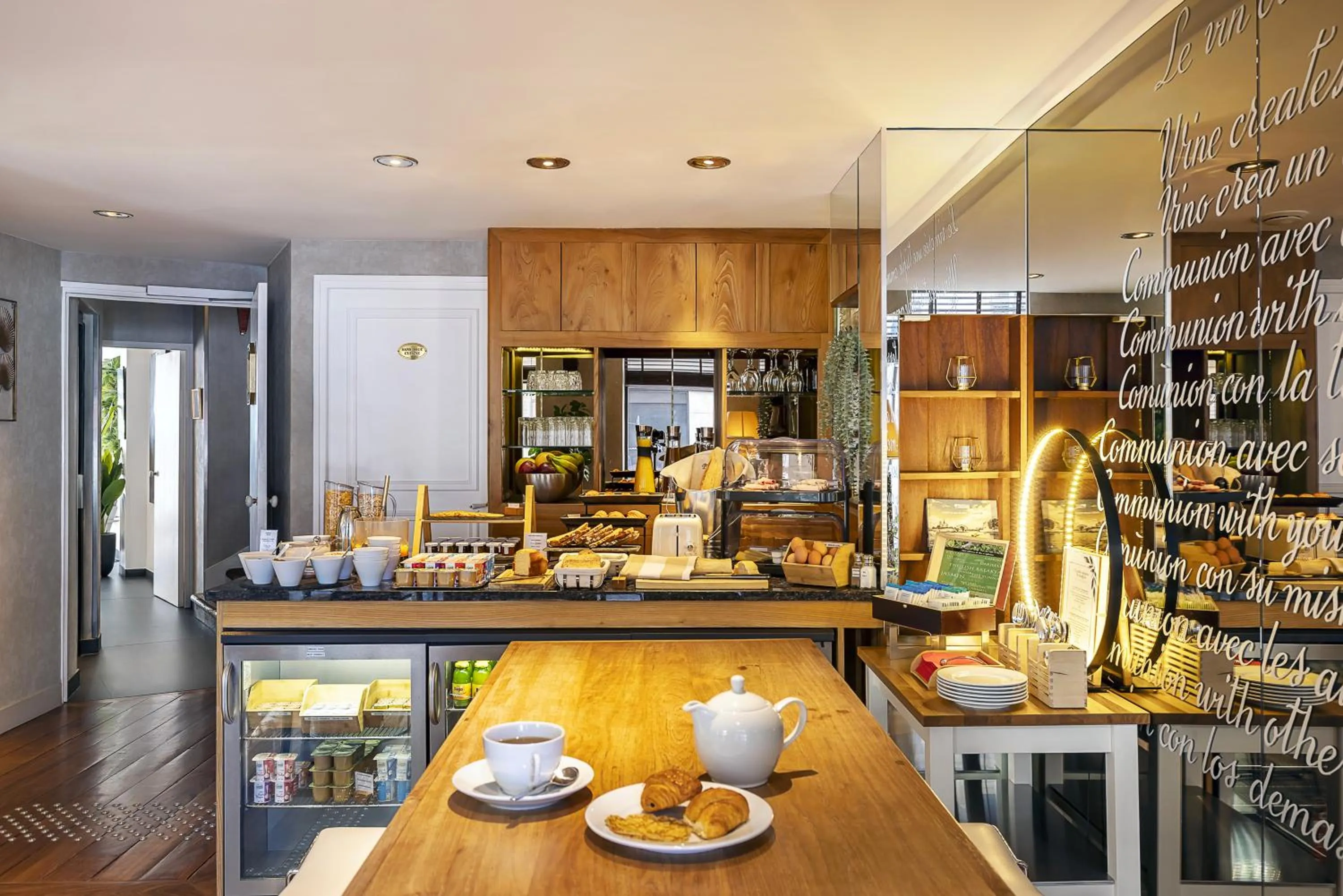 Lounge or bar in Best Western Aramis Saint Germain