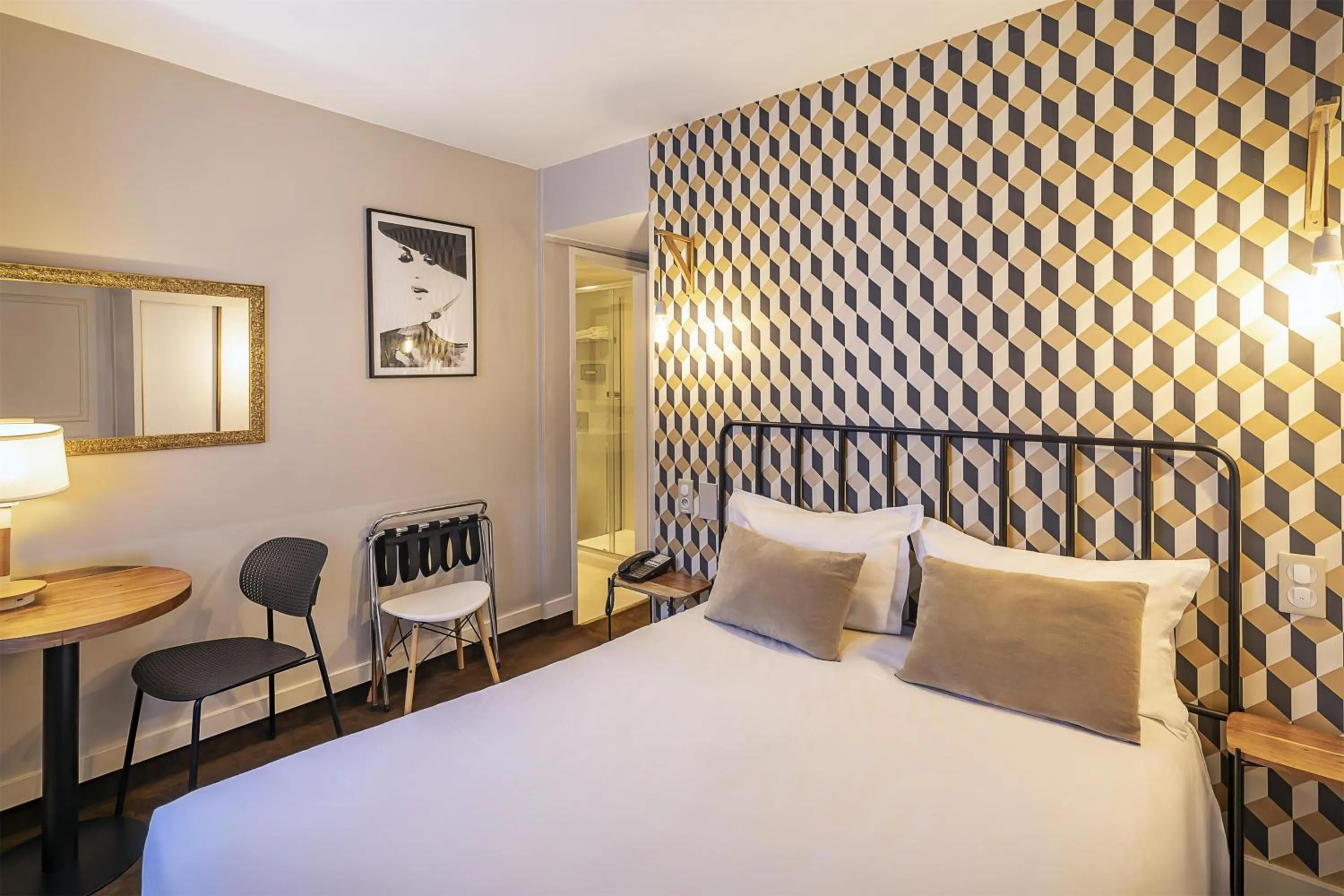 Bedroom, Bed in Best Western Aramis Saint Germain