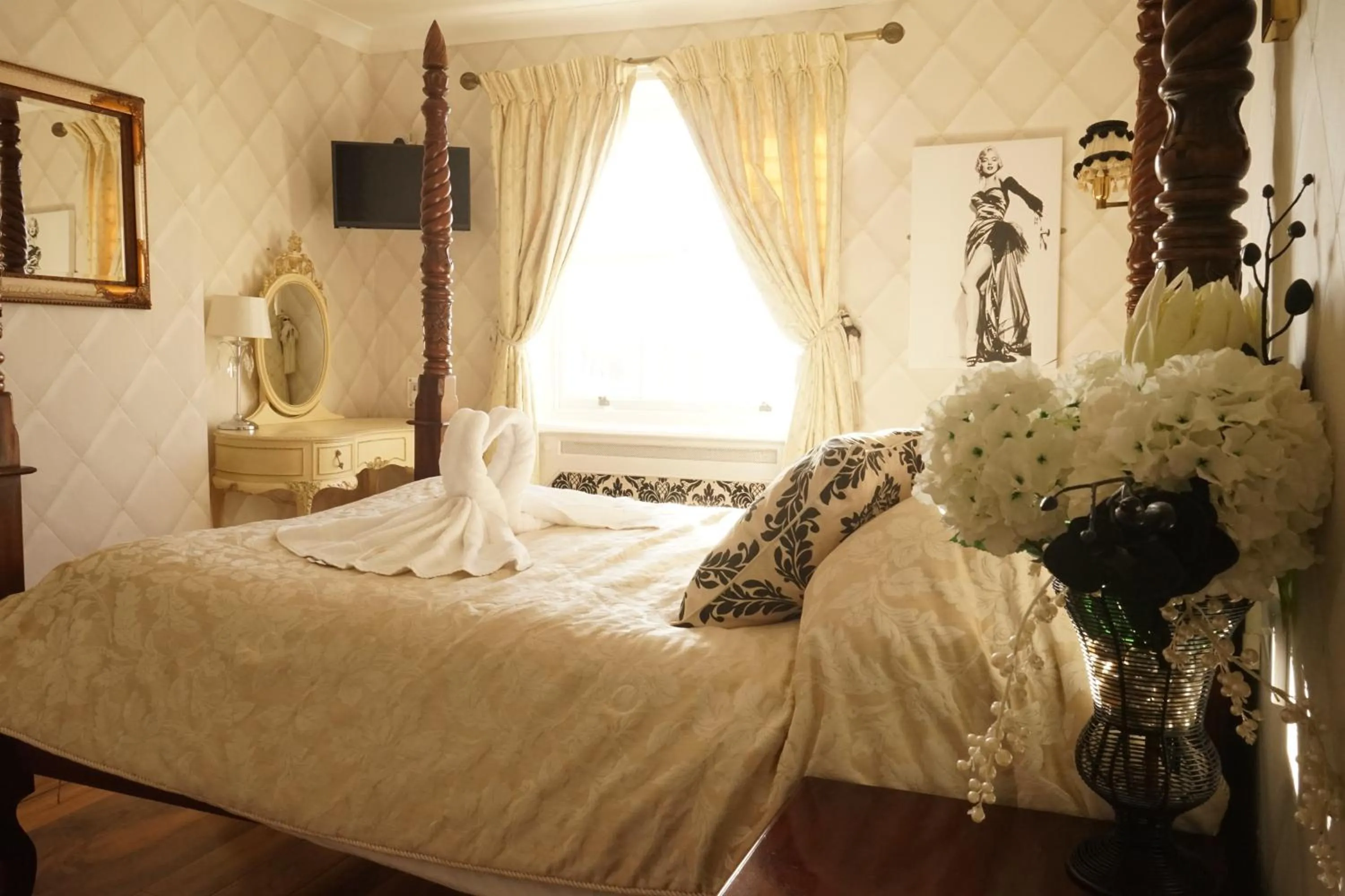 Bed in Regency Hotel