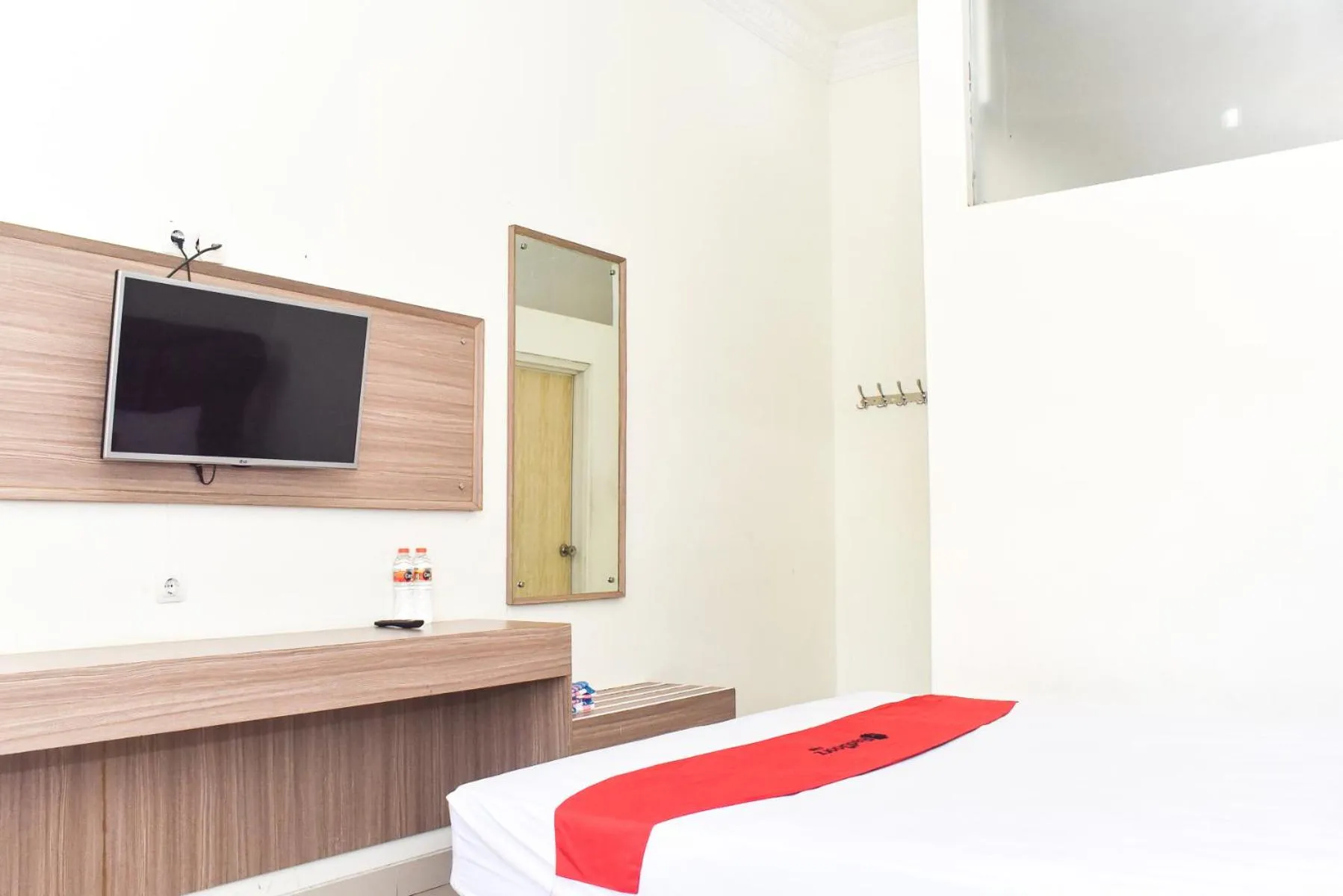 TV and multimedia, Bed in RedDoorz near Alun Alun Wonosobo