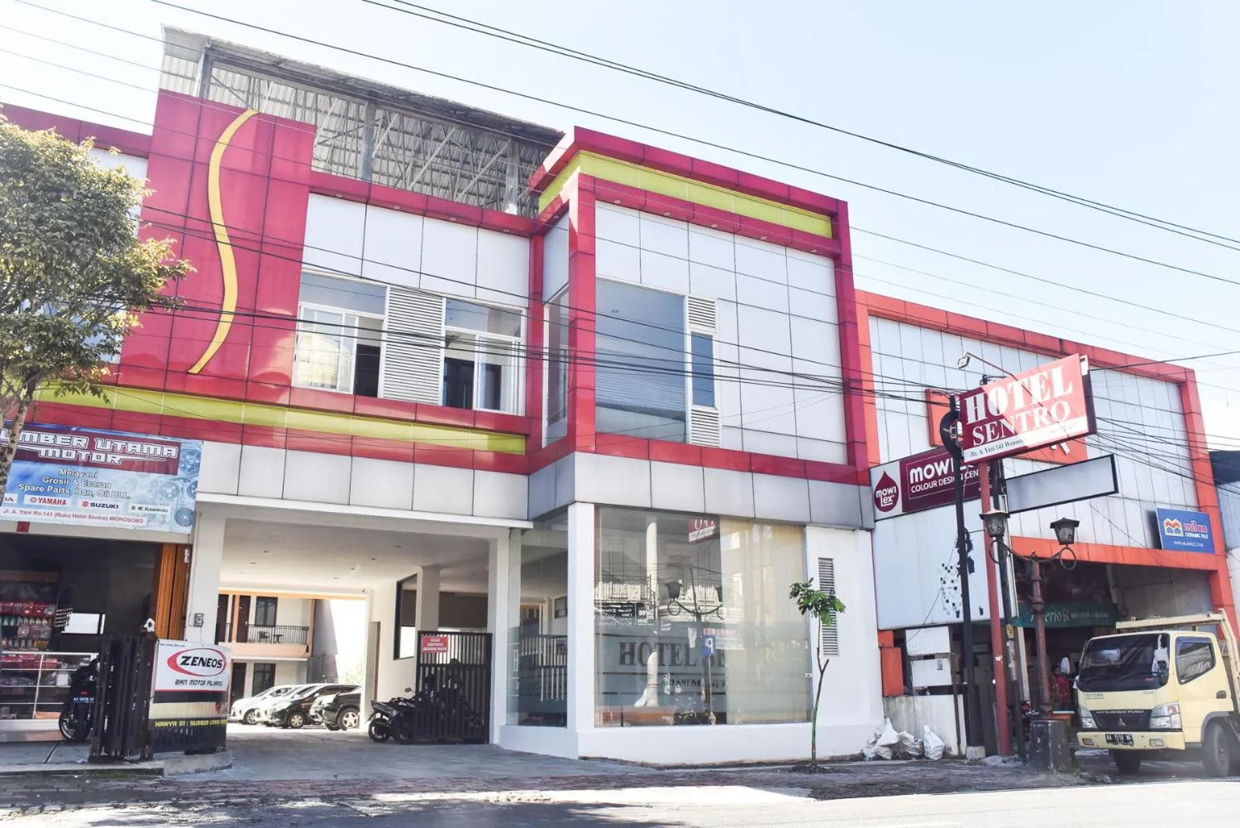 Property logo or sign in RedDoorz near Alun Alun Wonosobo