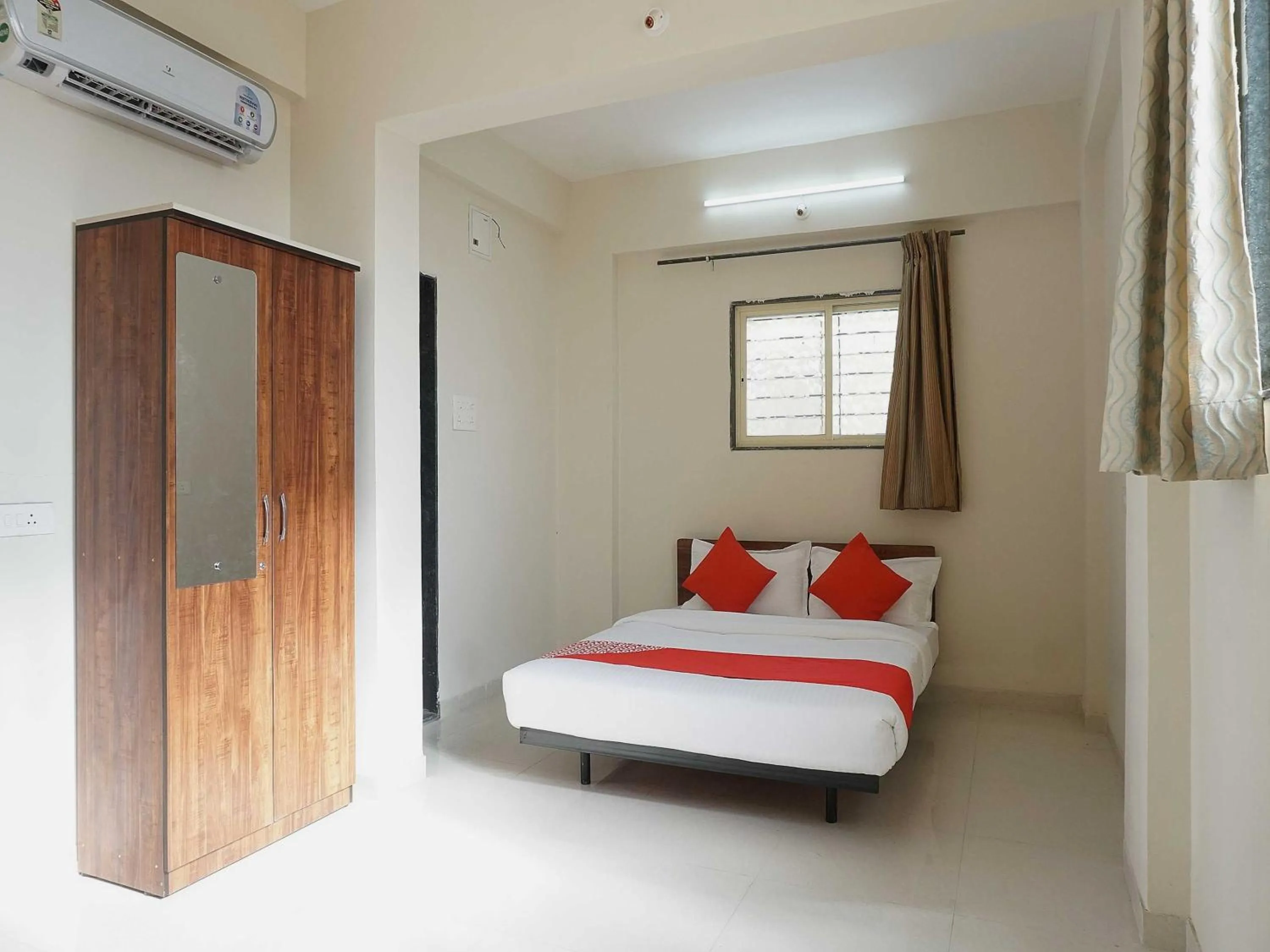 Bedroom, Bed in Super Hotel O Arusai