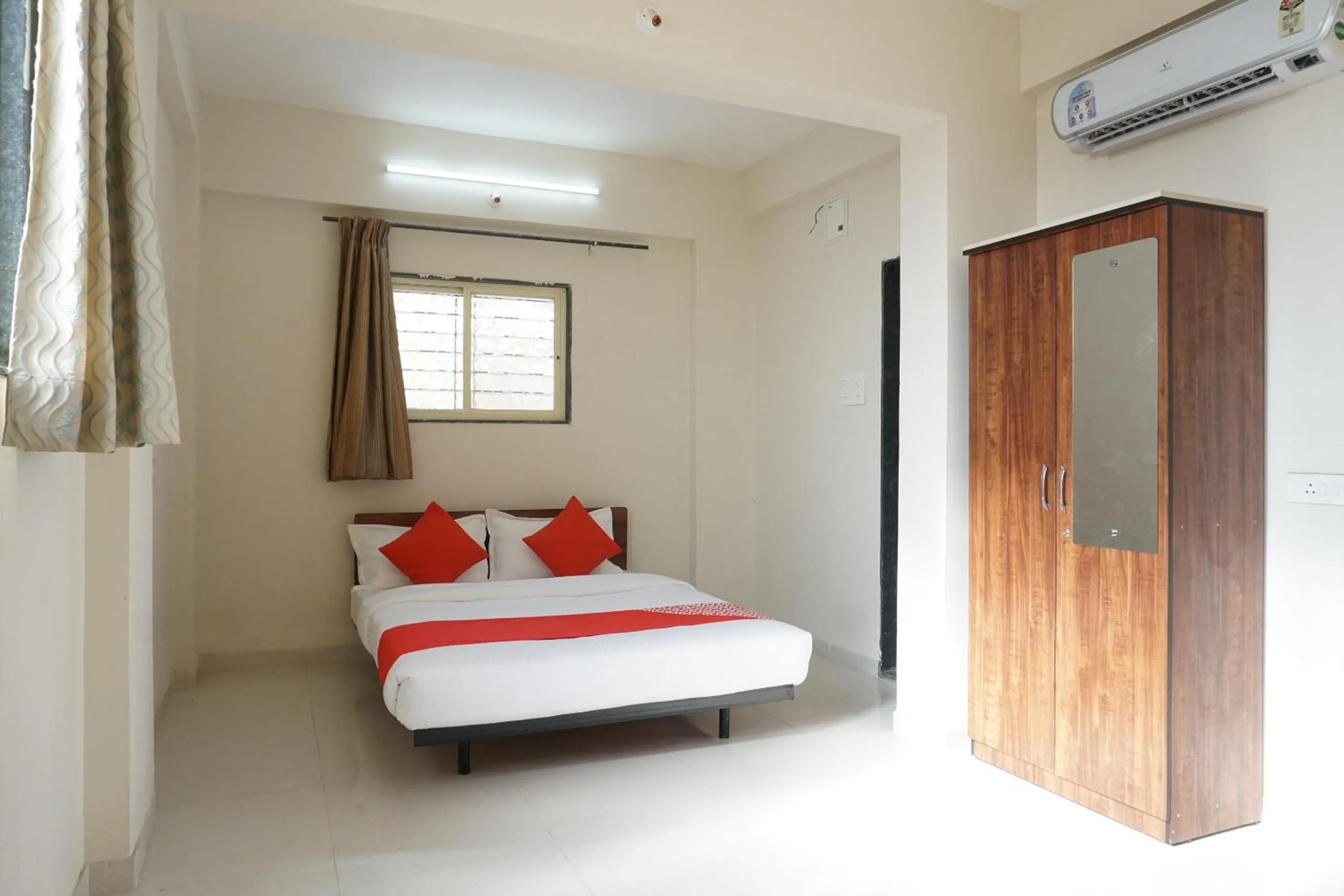 Bedroom, Bed in Super Hotel O Arusai