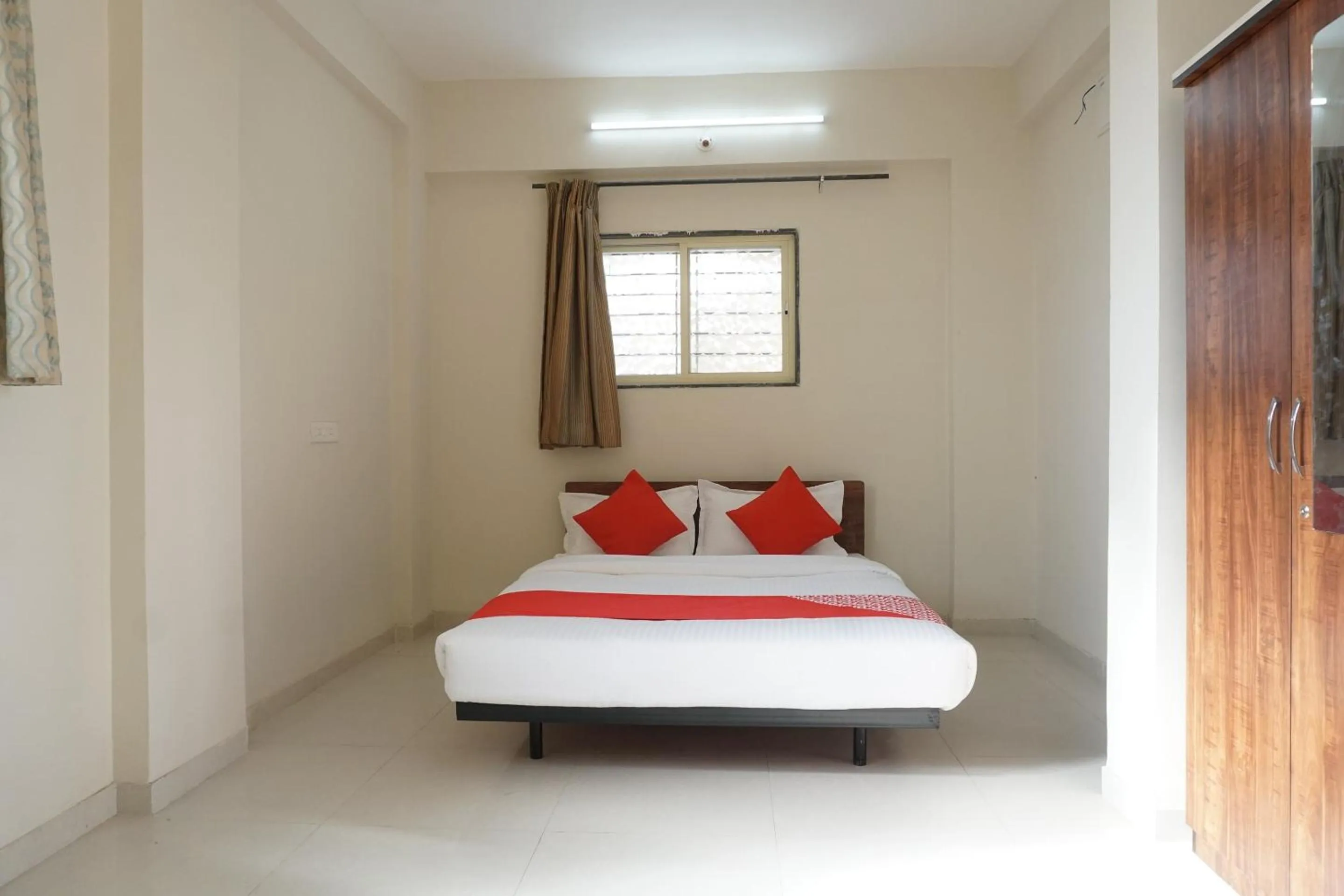 Bedroom, Bed in Super Hotel O Arusai