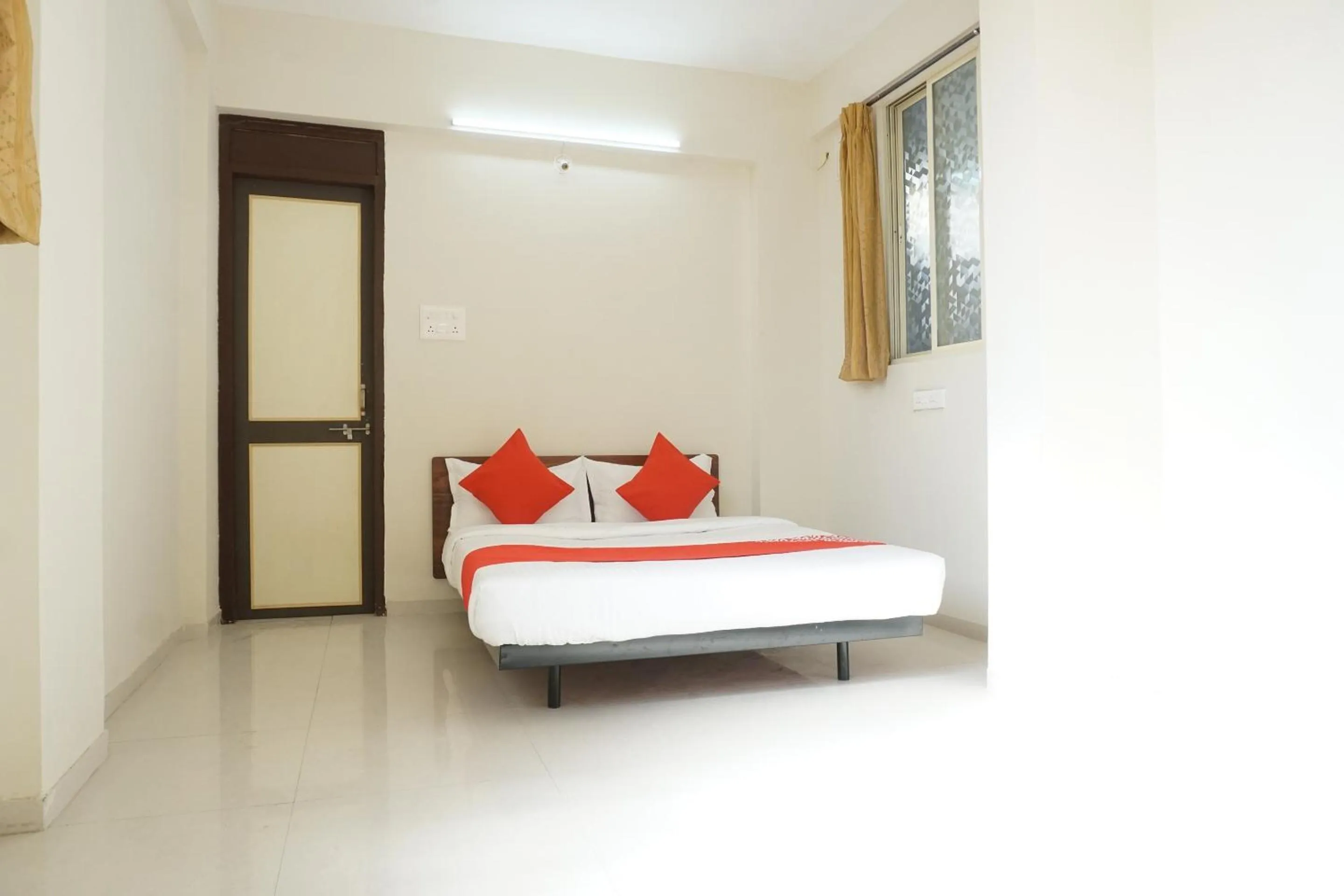 Bedroom, Bed in Super Hotel O Arusai