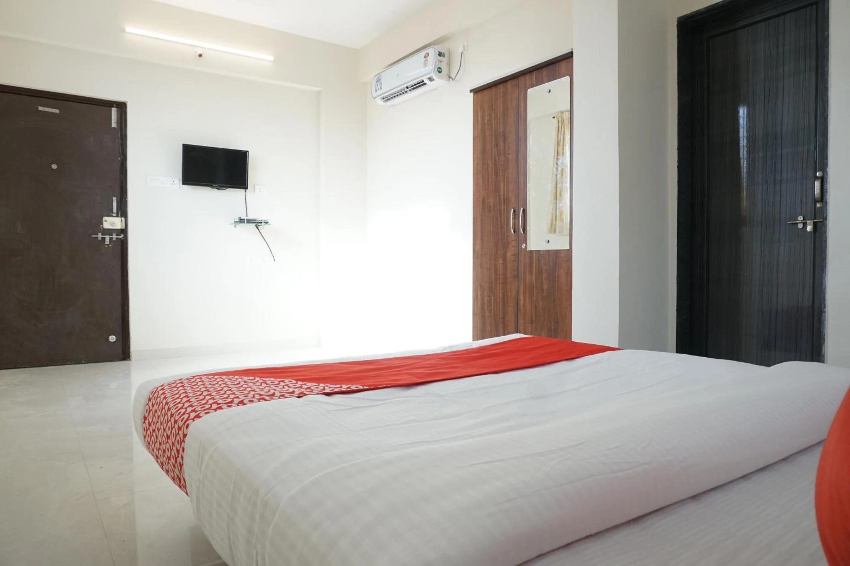 Bedroom, Bed in Super Hotel O Arusai